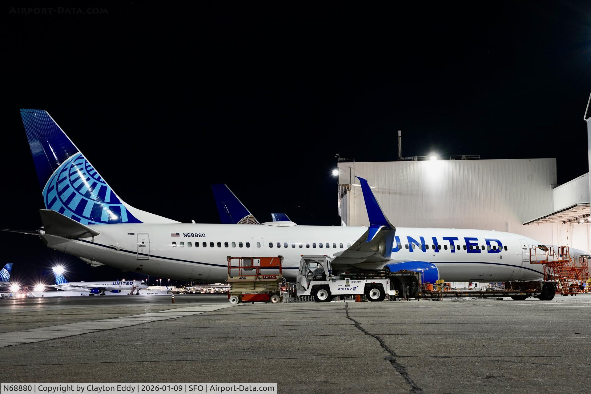 N68880, 2015 Boeing 737-924/ER C/N 42199, SFO 2026
