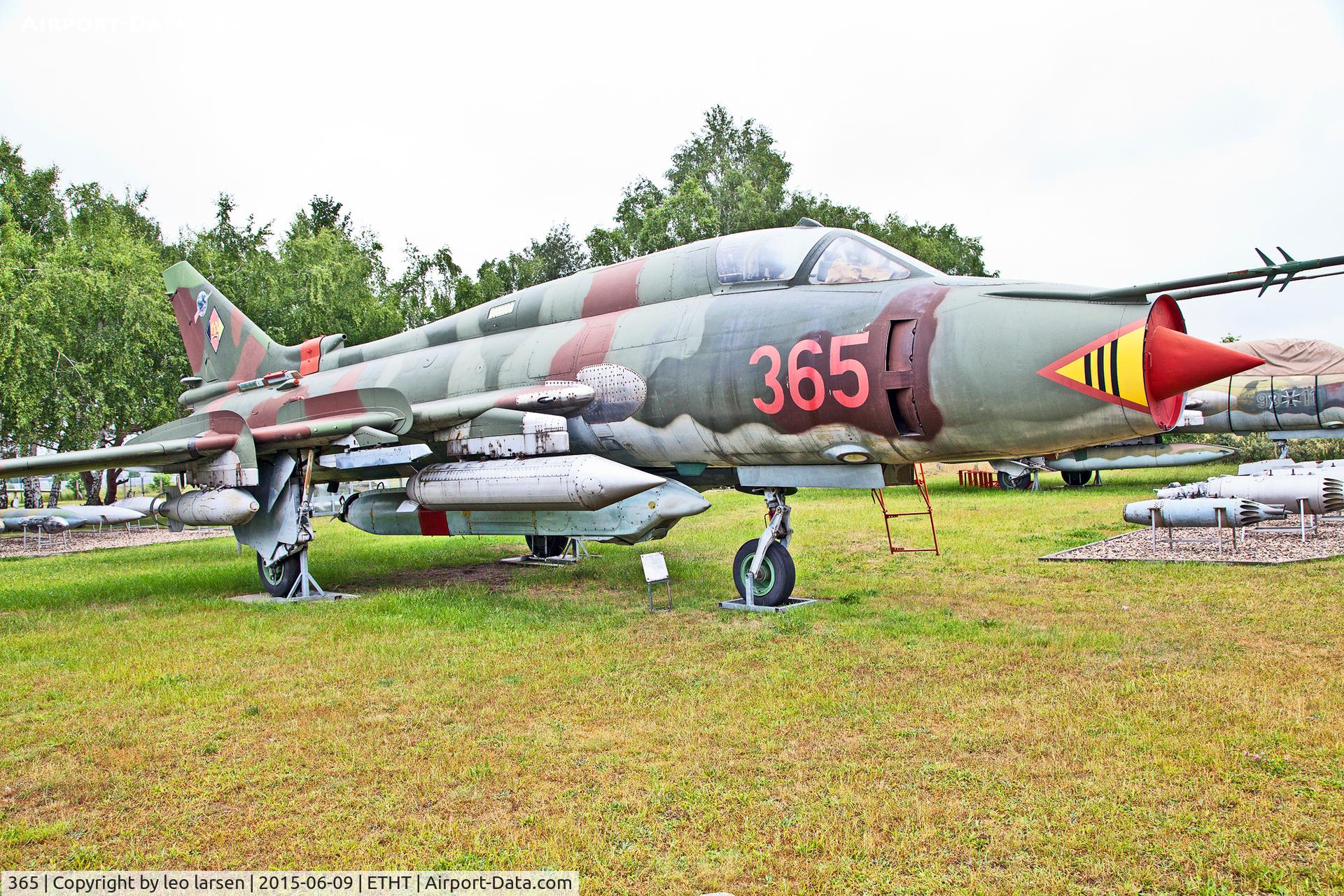 365, Sukhoi Su-22M-4 C/N 25511, Flugplatzmuseum Cottbus 9.6.2015 ETHT