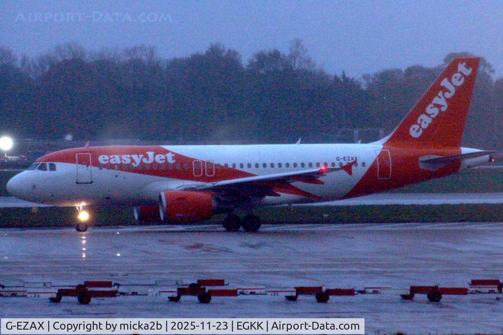 G-EZAX, 2006 Airbus A319-111 C/N 2818, Taxiing