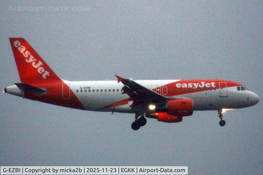 G-EZBI, 2006 Airbus A319-111 C/N 3003, Landing