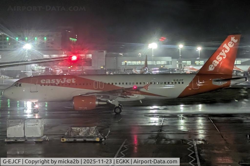 G-EJCF, 2009 Airbus A320-214 C/N 3995, Taxiing