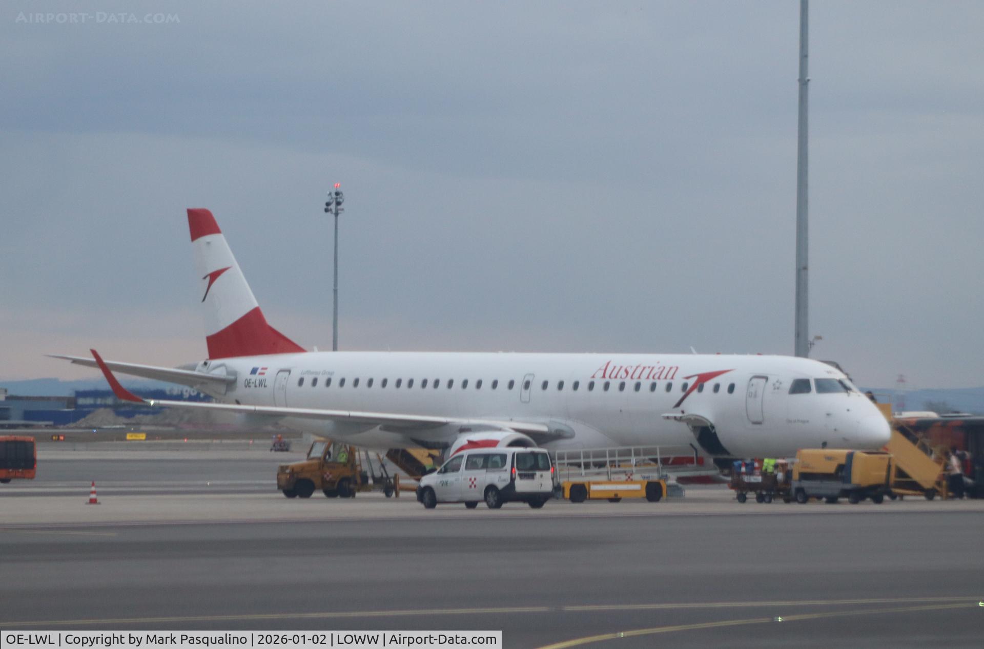 OE-LWL, 2012 Embraer 195LR (ERJ-190-200LR) C/N 19000532, ERJ-190-200LR