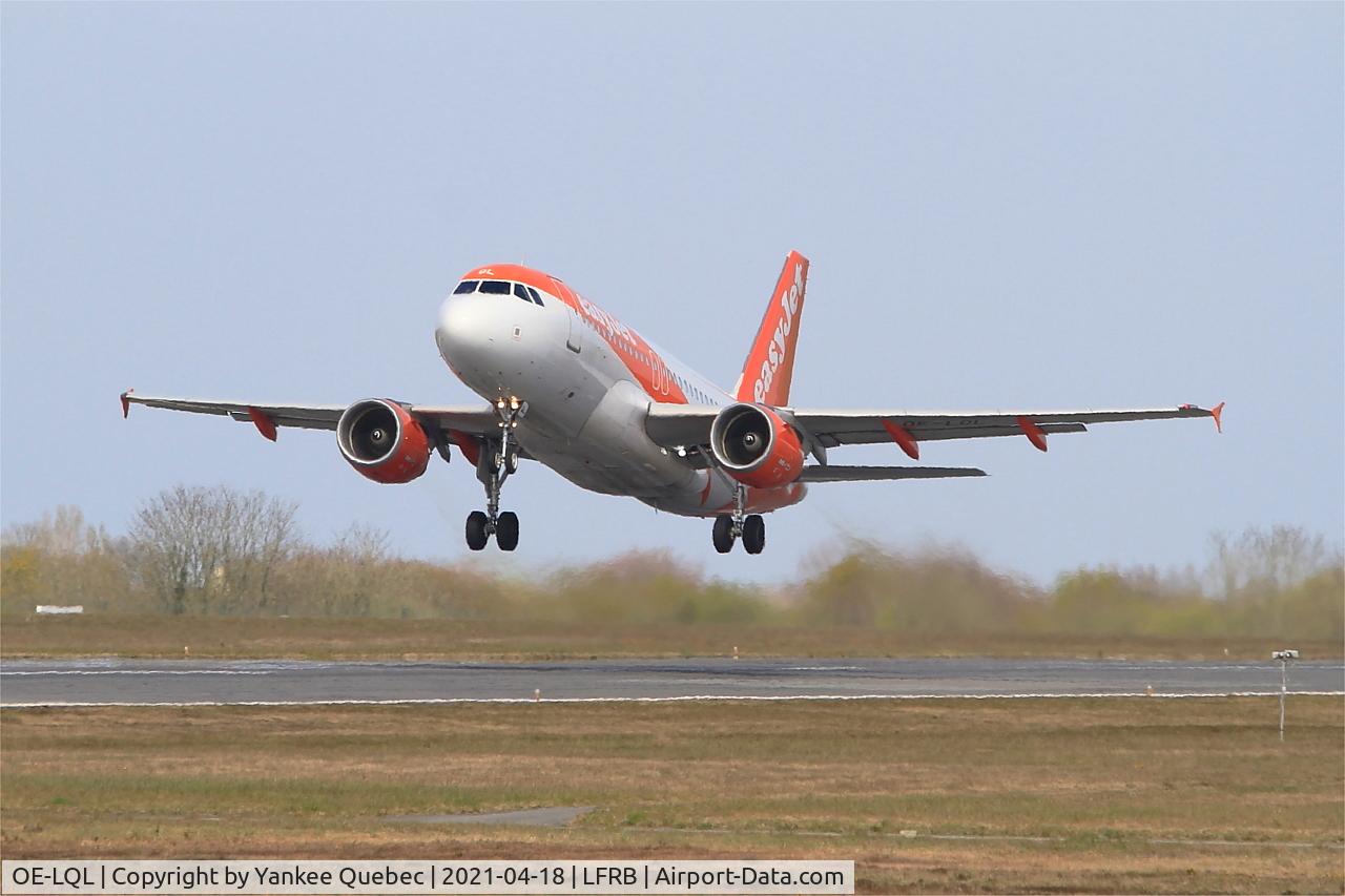 OE-LQL, 2009 Airbus A319-111 C/N 3774, Airbus A319-111, Take off rwy 25L, Brest-Bretagne Airport (LFRB-BES)