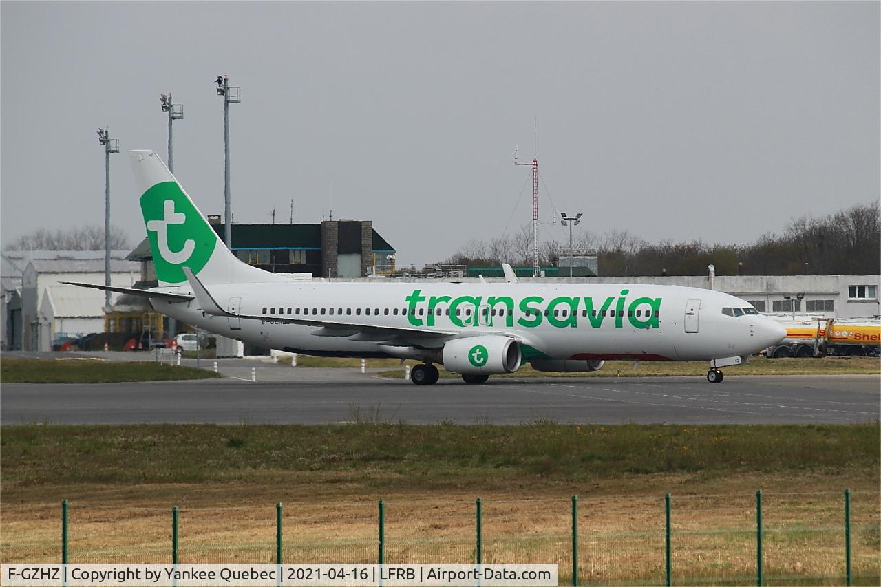 F-GZHZ, 2006 Boeing 737-85P C/N 33977, Boeing 737-85P, Taxiing to boarding ramp, Brest-Bretagne airport (LFRB-BES)