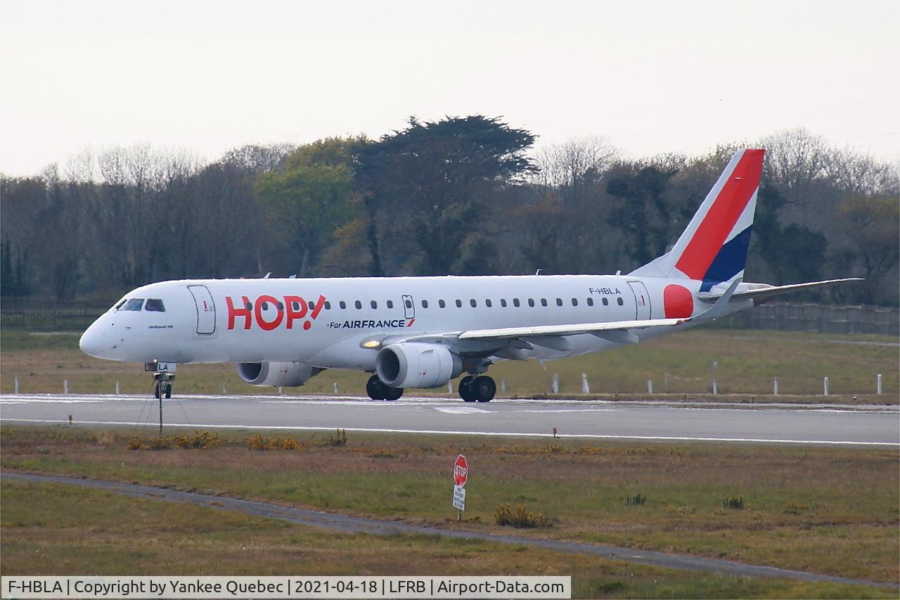 F-HBLA, 2007 Embraer 195LR (ERJ-190-200LR) C/N 19000051, Embraer 195LR, Lining up rwy 07R, Brest-Bretagne airport (LFRB-BES)