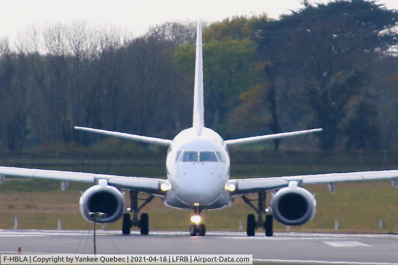 F-HBLA, 2007 Embraer 195LR (ERJ-190-200LR) C/N 19000051, Embraer 195LR, Lining up rwy 07R, Brest-Bretagne airport (LFRB-BES)