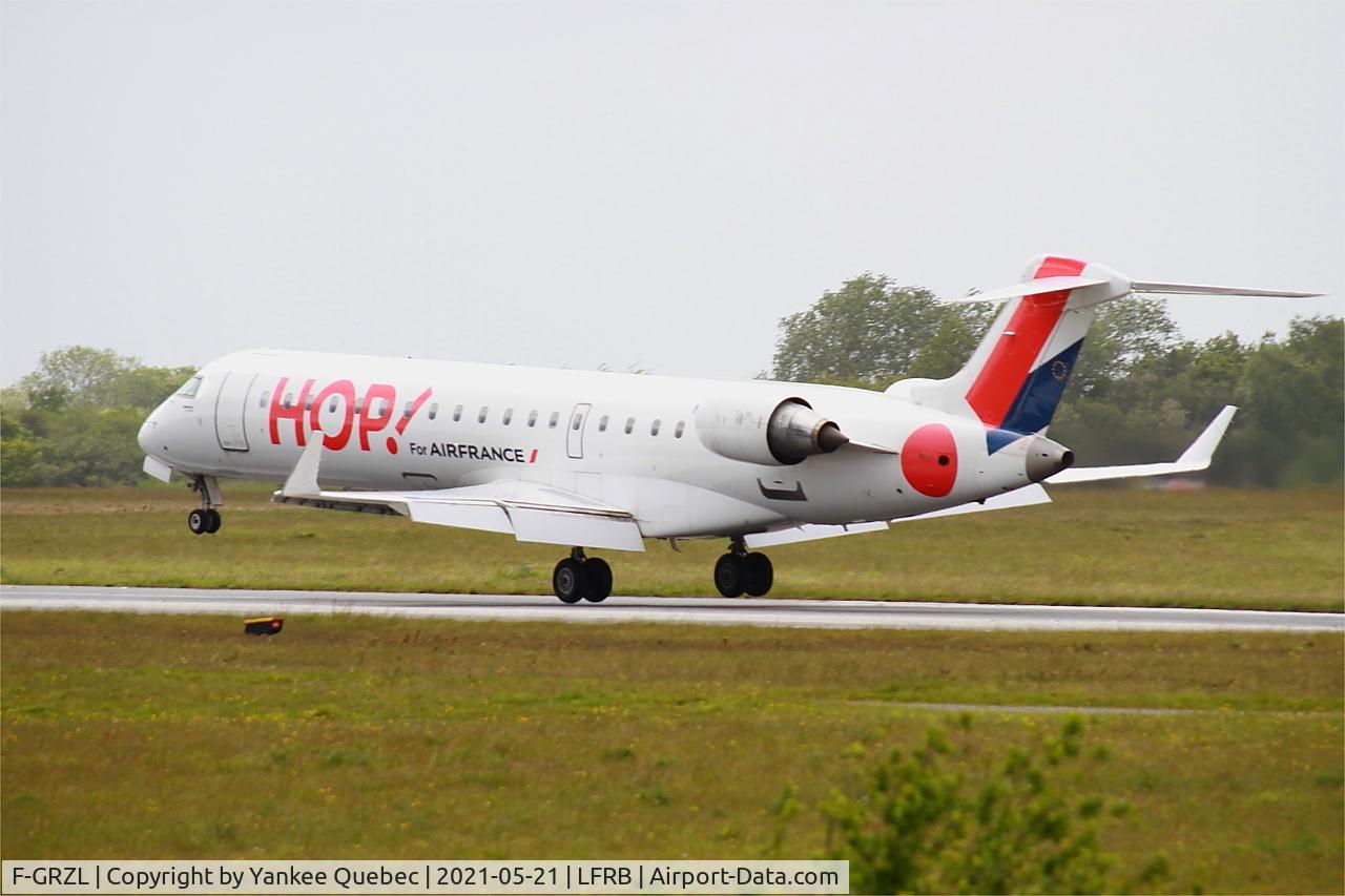 F-GRZL, 2006 Bombardier CRJ-700 (CL-600-2C10) Regional Jet C/N 10245, Bombardier CRJ-700, Landing rwy 25L, Brest-Bretagne Airport (LFRB-BES)