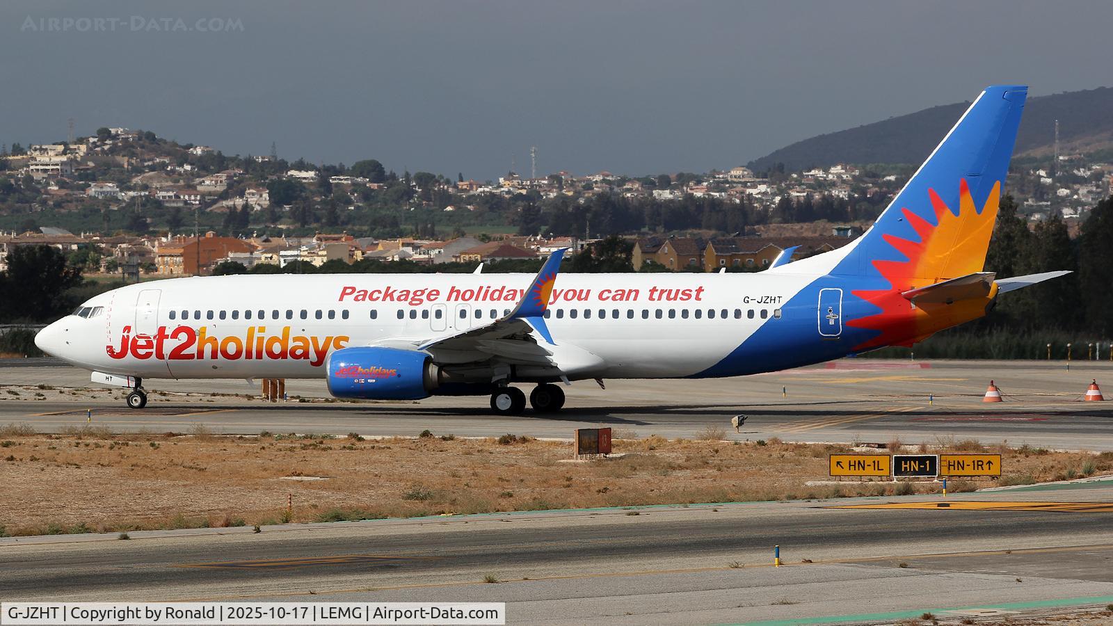G-JZHT, 2017 Boeing 737-8MG C/N 63150, at agp