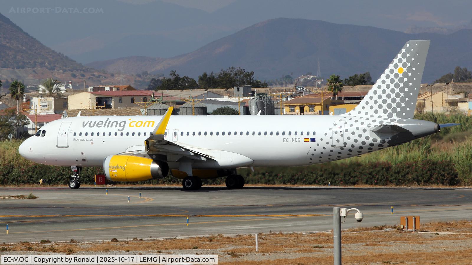 EC-MOG, 2016 Airbus A320-232 C/N 7402, at agp