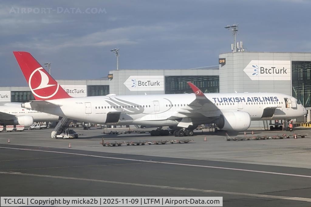 TC-LGL, 2021 Airbus A350-941 C/N 493, Parked