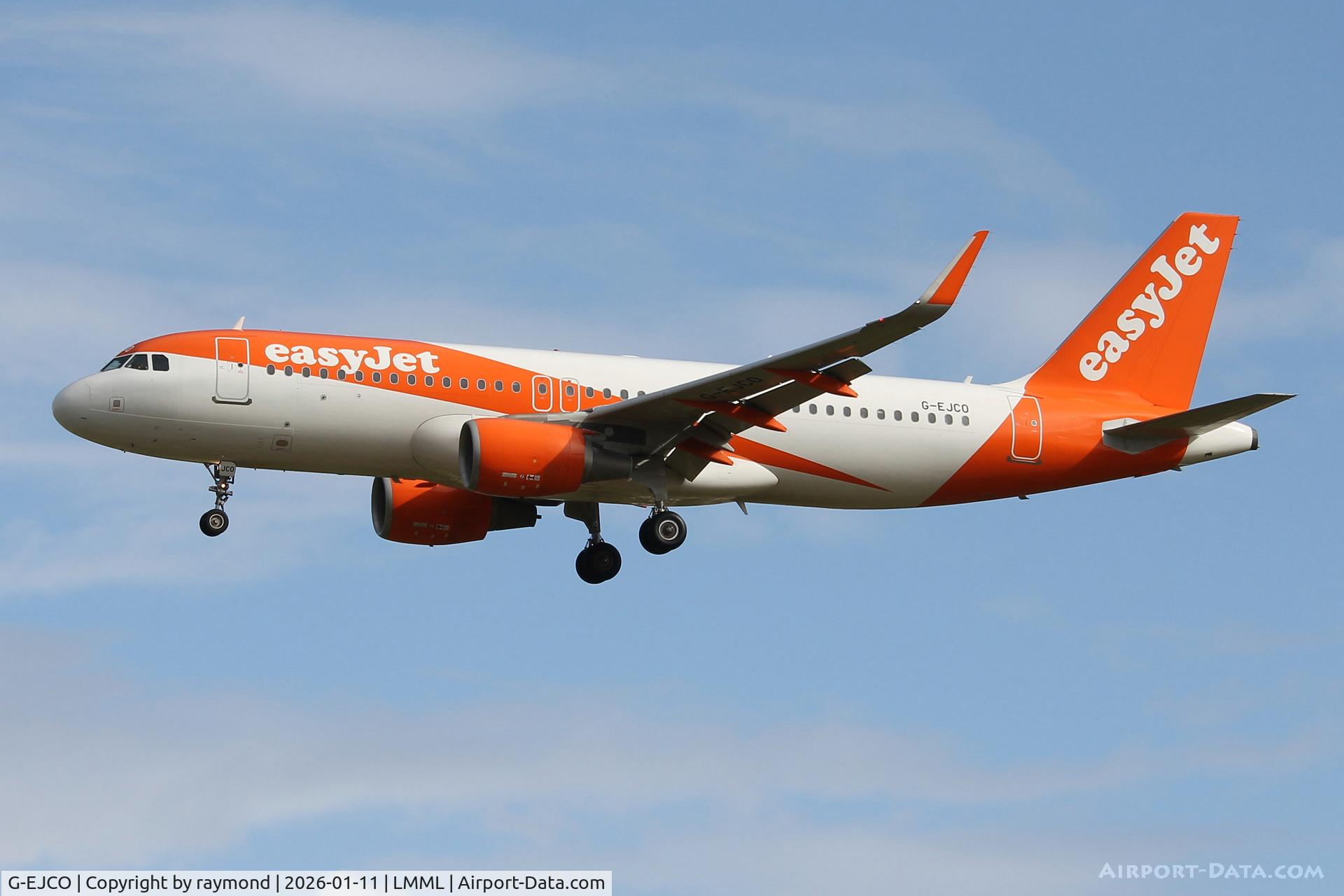 G-EJCO, 2013 Airbus A320-214 C/N 5648, Airbus A320-214 reg G-EJCO of Easyjet on final approach for RW31.