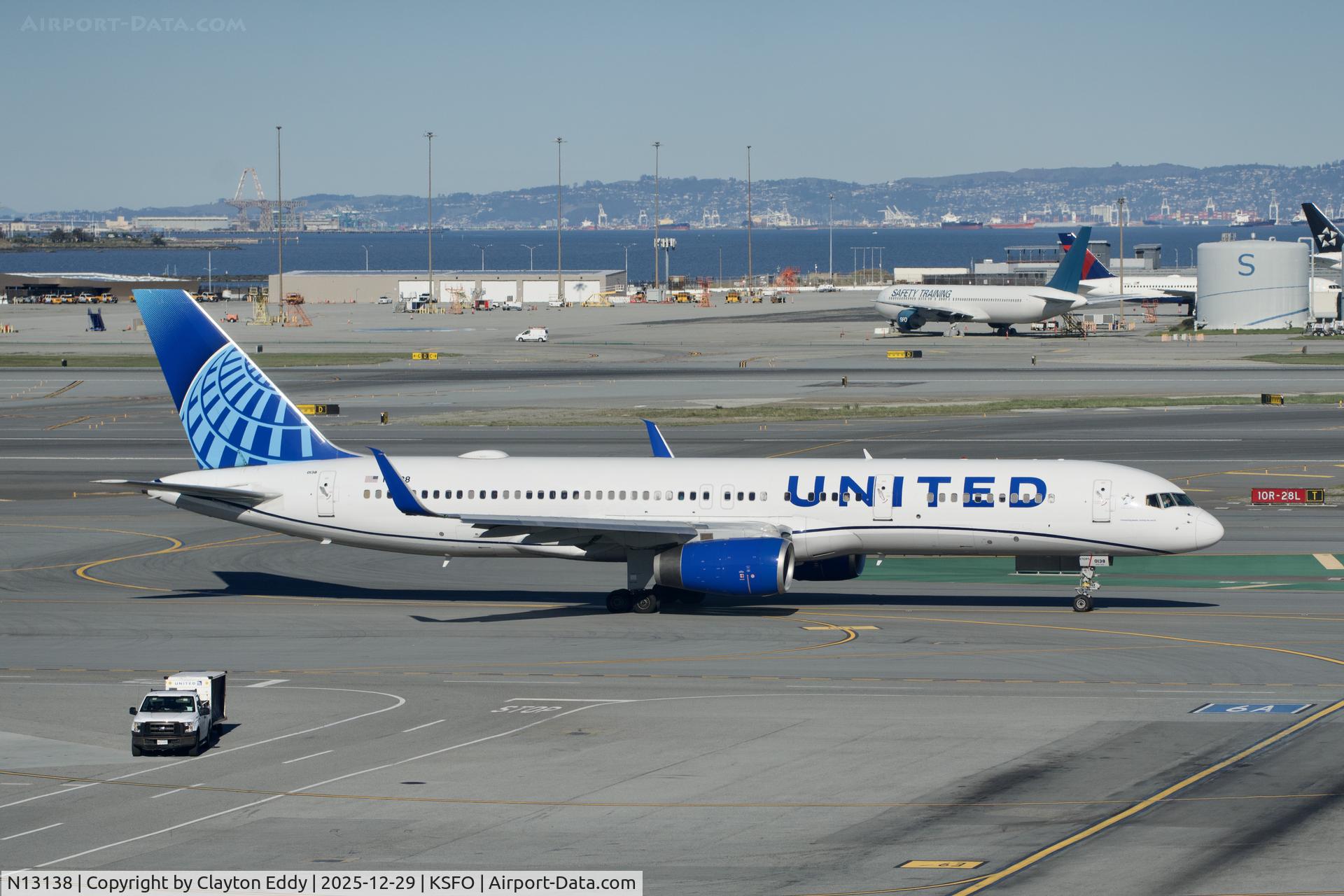 N13138, 1999 Boeing 757-224 C/N 30351, Sky Terrace SFO 2025
