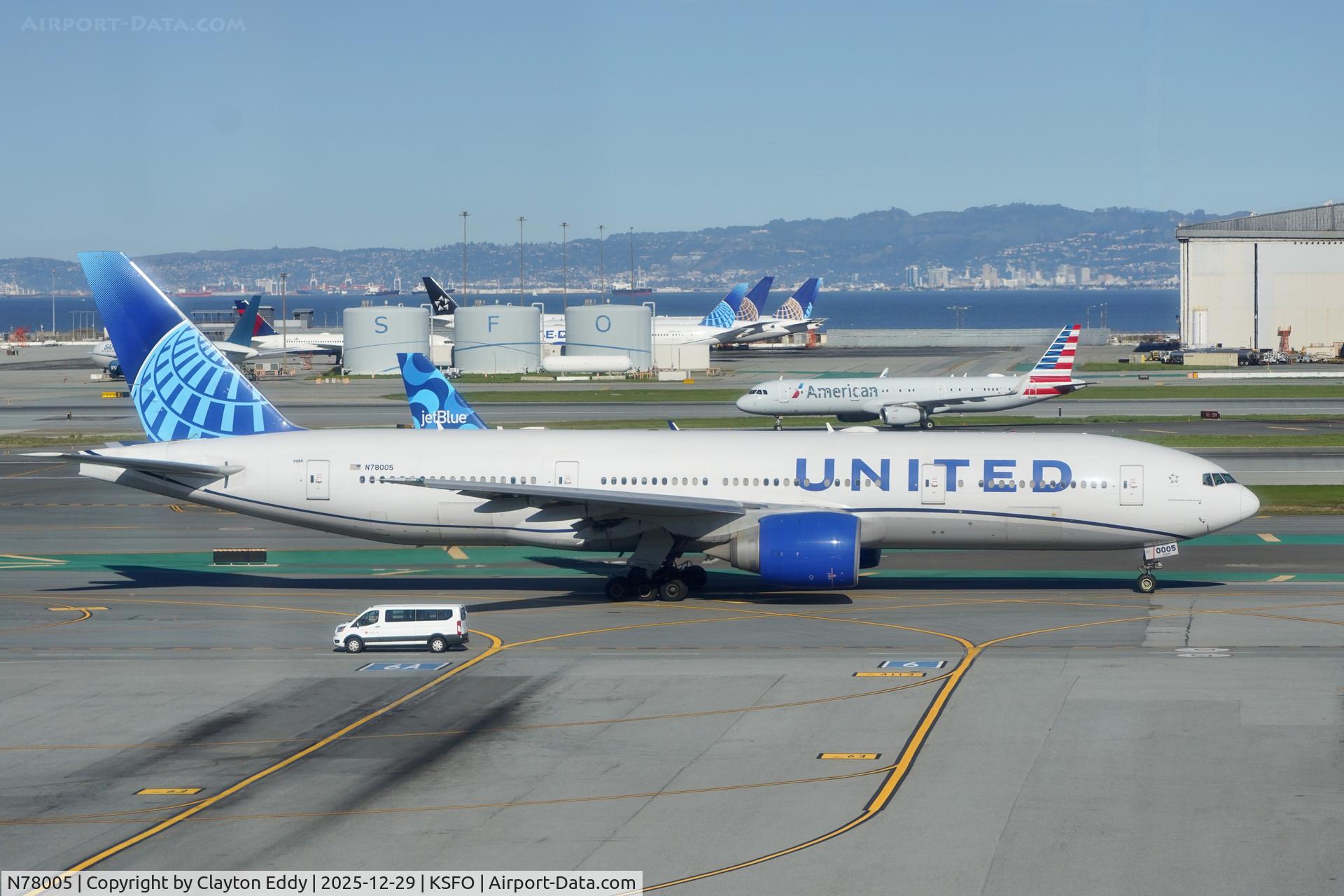 N78005, 1998 Boeing 777-224 C/N 27581, Sky Terrace SFO 2025