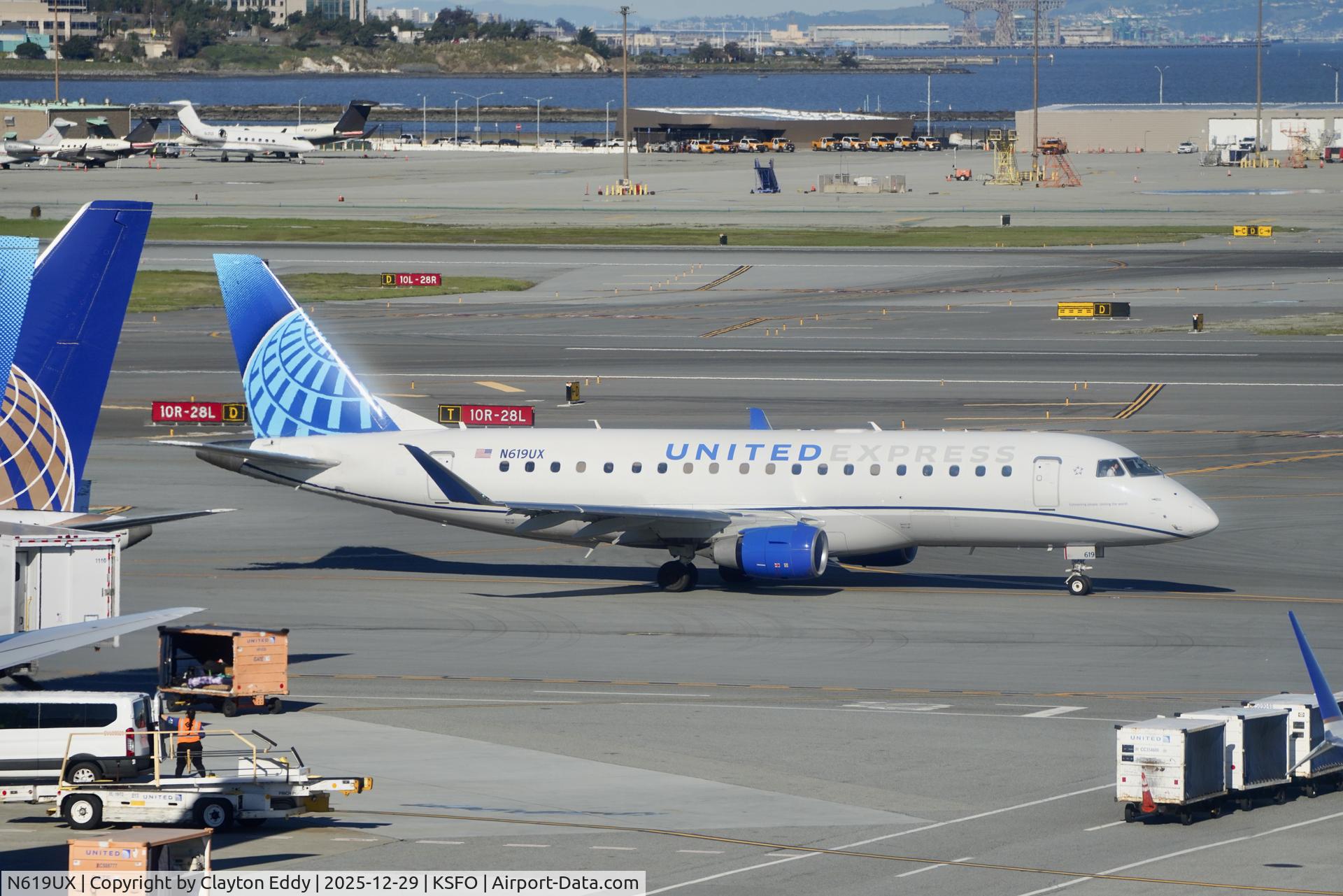 N619UX, 2019 Embraer 175LR (ERJ-170-200LR) C/N 17000821, Sky Terrace SFO 2025