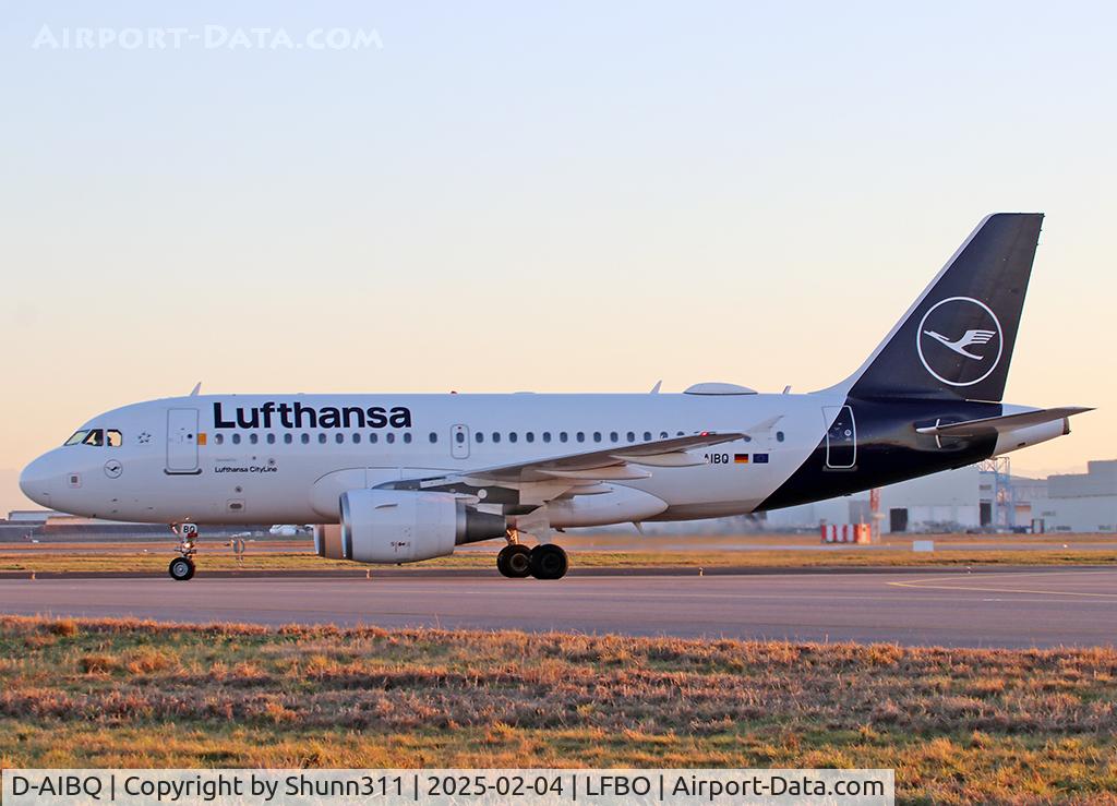 D-AIBQ, 2006 Airbus A319-112 C/N 2652, Taxiing to the Terminal...