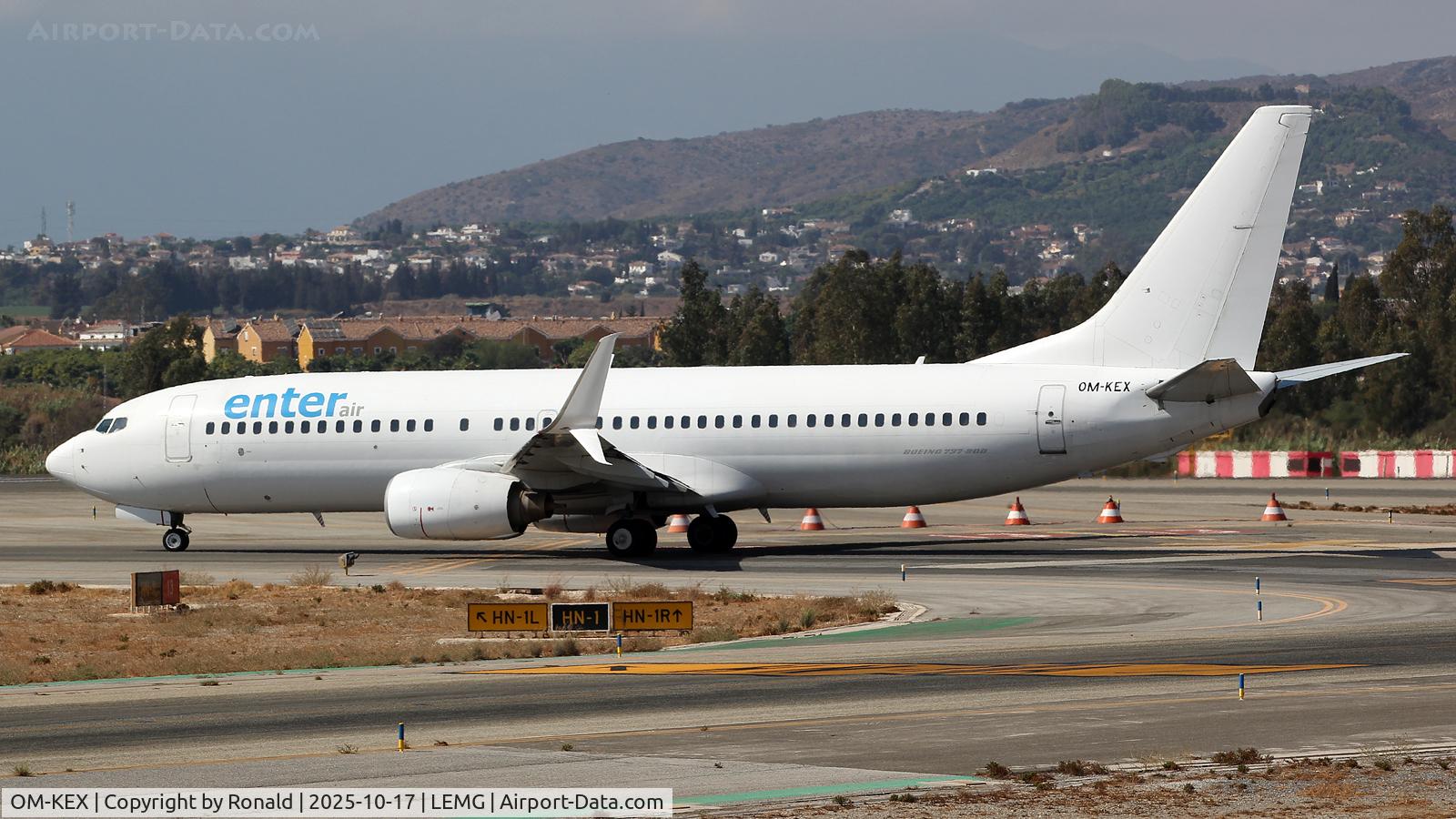 OM-KEX, 2004 Boeing 737-8BK C/N 33018, at agp