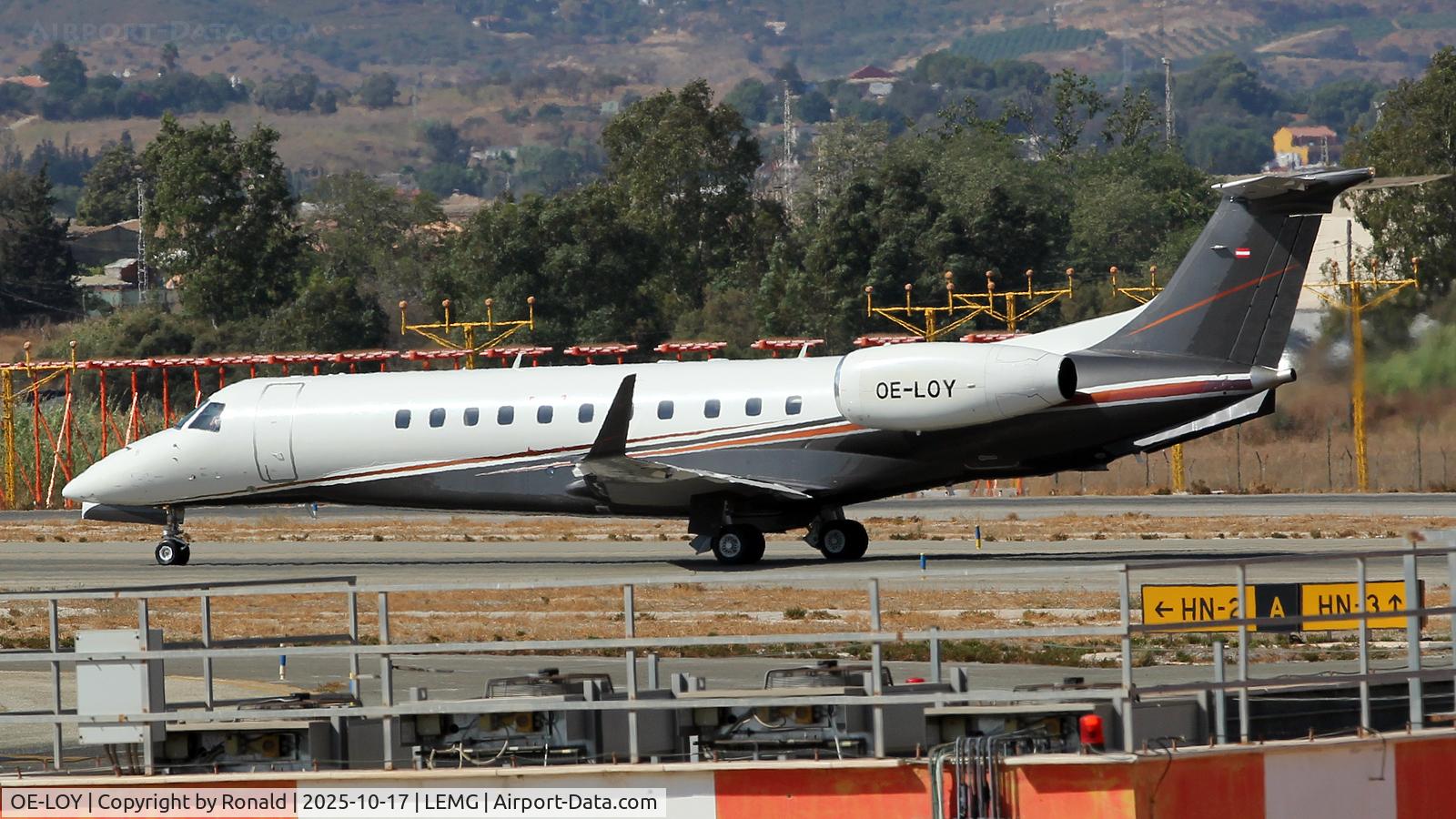 OE-LOY, 2003 Airbus A320-232 C/N 2161, at agp