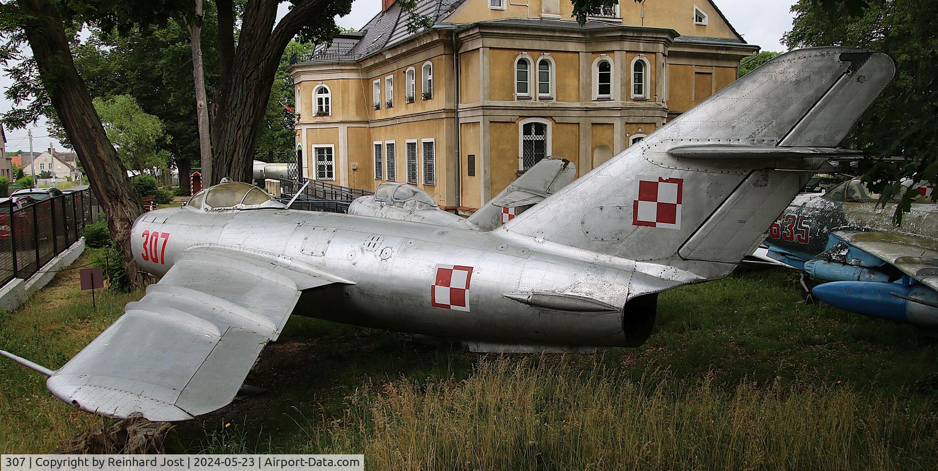 307, Mikoyan-Gurevich MiG-17PF C/N 58310307, As part of a pocket of early MiGs at the Military Aviation Museum (Lubuskie Muzeum Wojskowe) at Drzonow, Poland