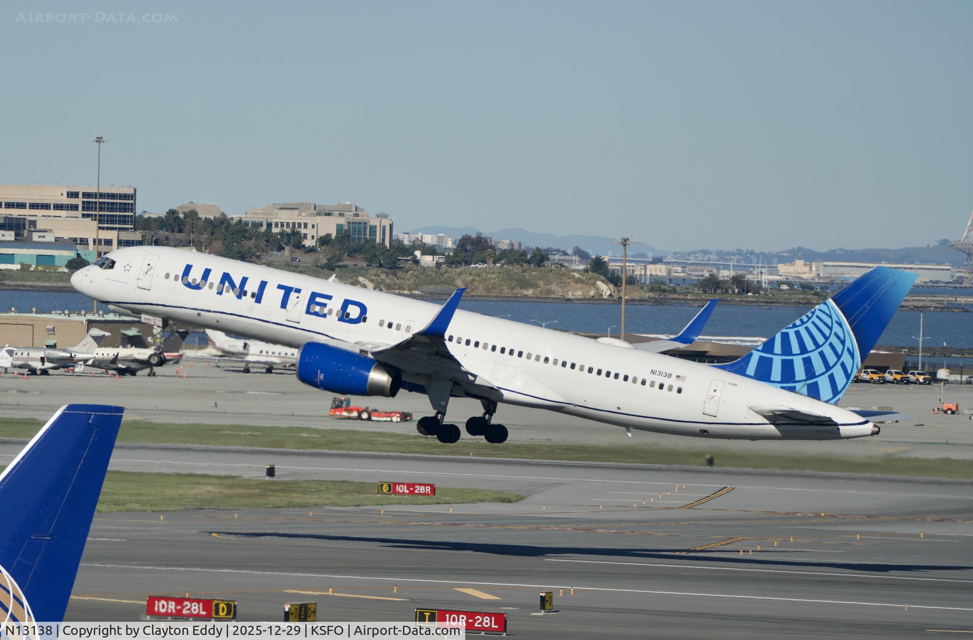 N13138, 1999 Boeing 757-224 C/N 30351, Sky Terrace SFO 2025