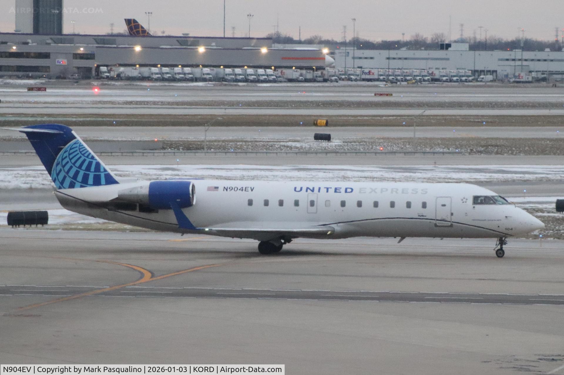 N904EV, 2002 Bombardier CRJ-200ER (CL-600-2B19) C/N 7628, CL-600-2B19