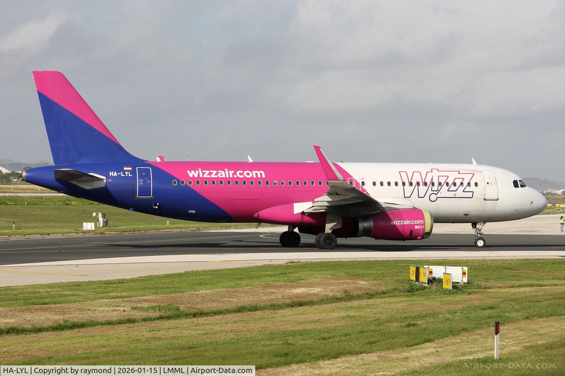 HA-LYL, 2015 Airbus A320-232 C/N 6489, Wizzair Airbus A320-232 reg HA-LYL taxiing in after landing in Malta.