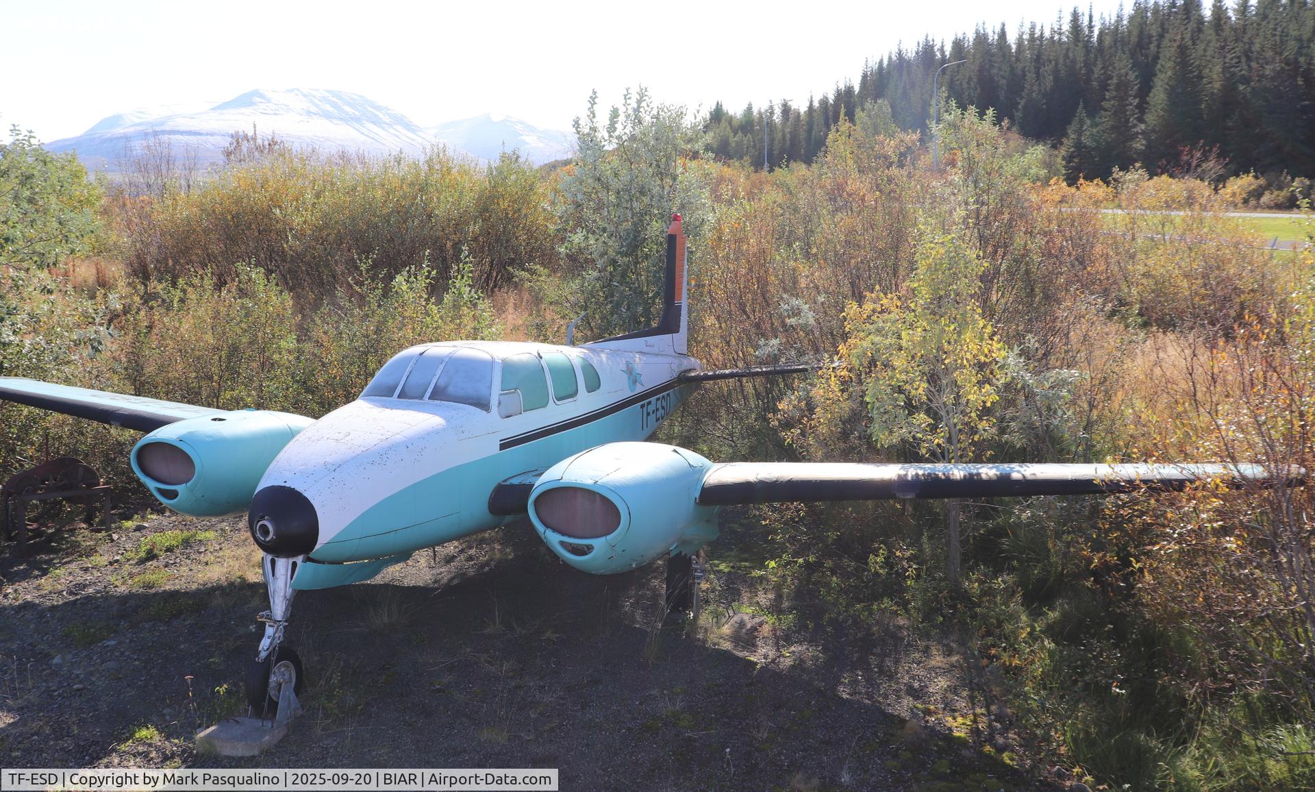 TF-ESD, 1958 Beech D50B Twin Bonanza Twin Bonanza C/N DH-204, Beech D50B