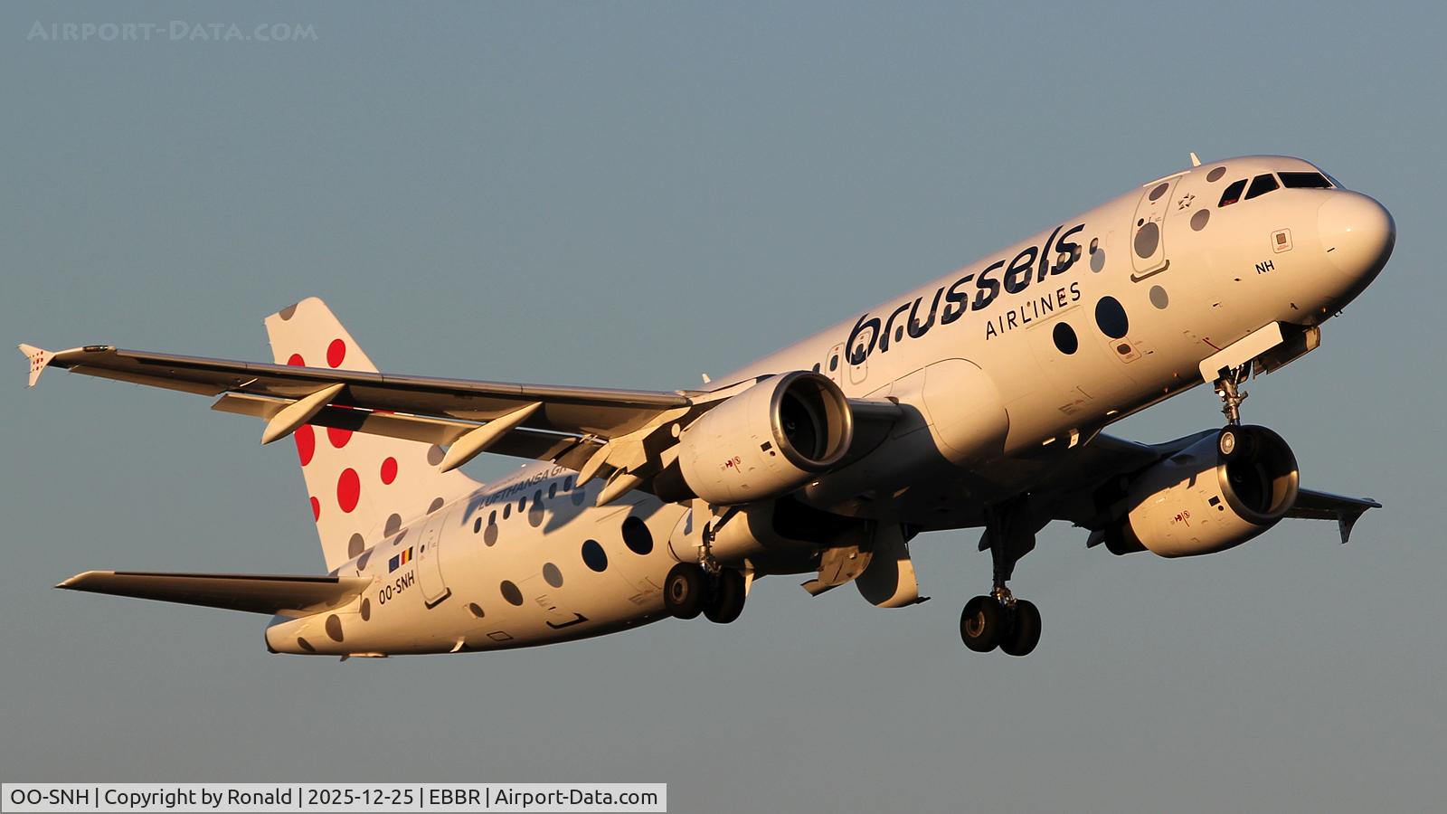 OO-SNH, 2004 Airbus A320-214 C/N 2207, at ebbr