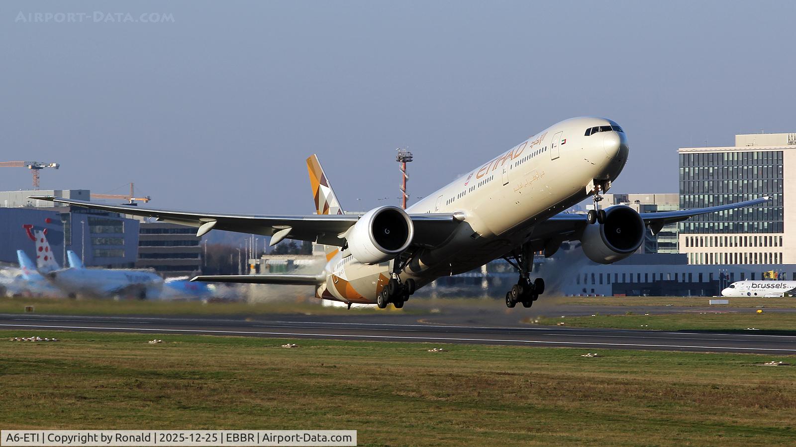A6-ETI, 2011 Boeing 777-3FX/ER C/N 39684, at ebbr