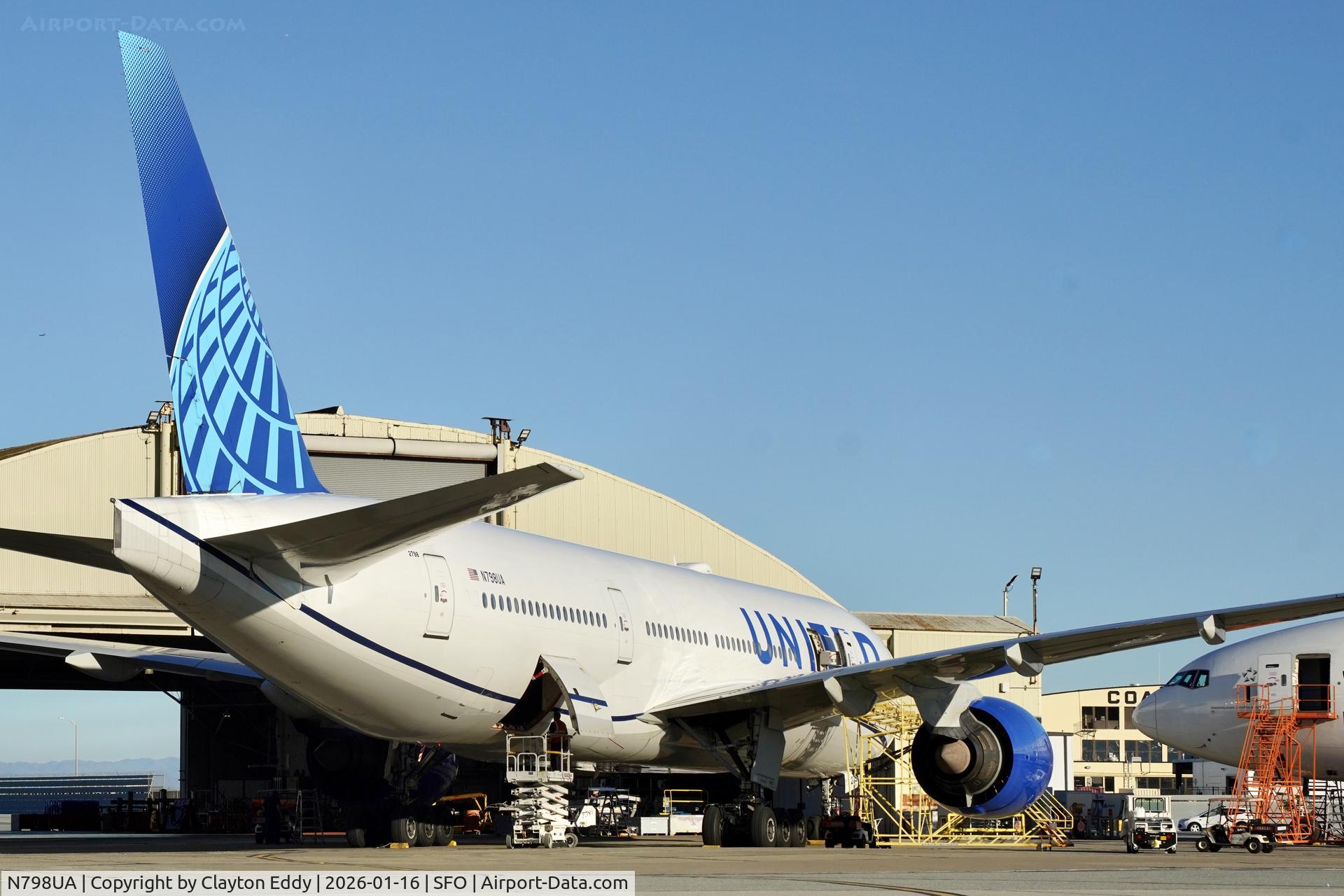 N798UA, 1998 Boeing 777-222ER C/N 26928, SFO 2026