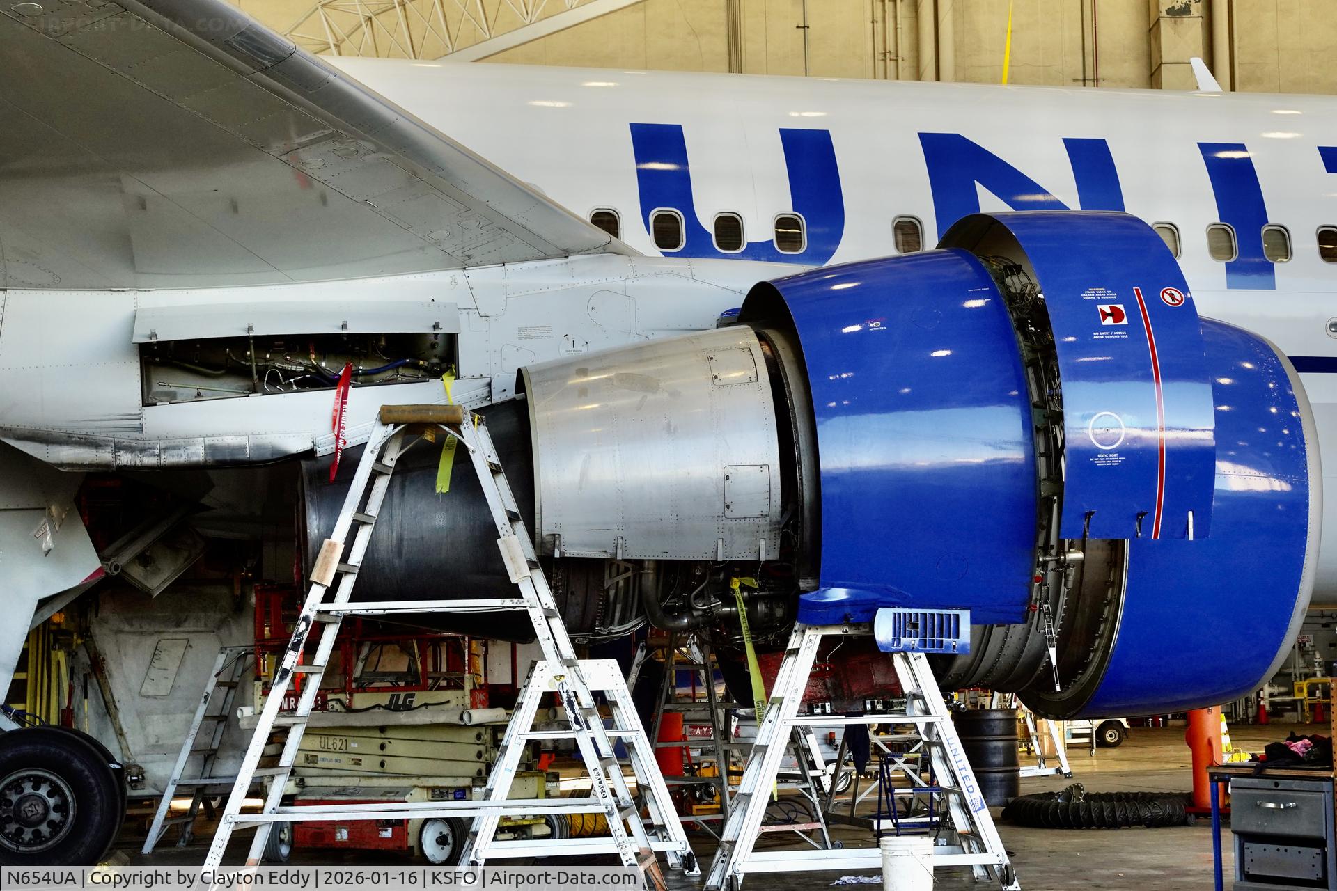 N654UA, 1992 Boeing 767-322ER C/N 25392, SFO 2025