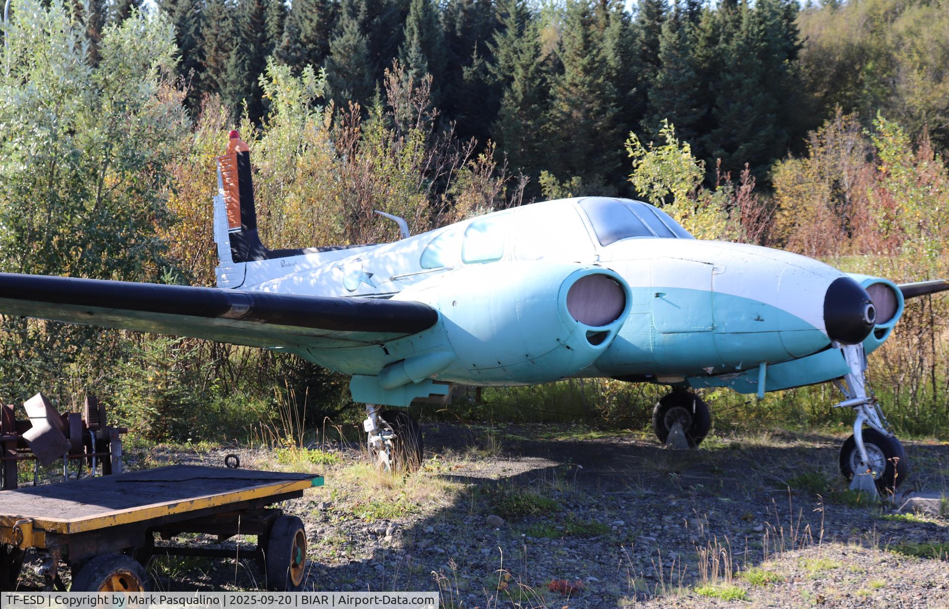 TF-ESD, 1958 Beech D50B Twin Bonanza Twin Bonanza C/N DH-204, Beech D50B