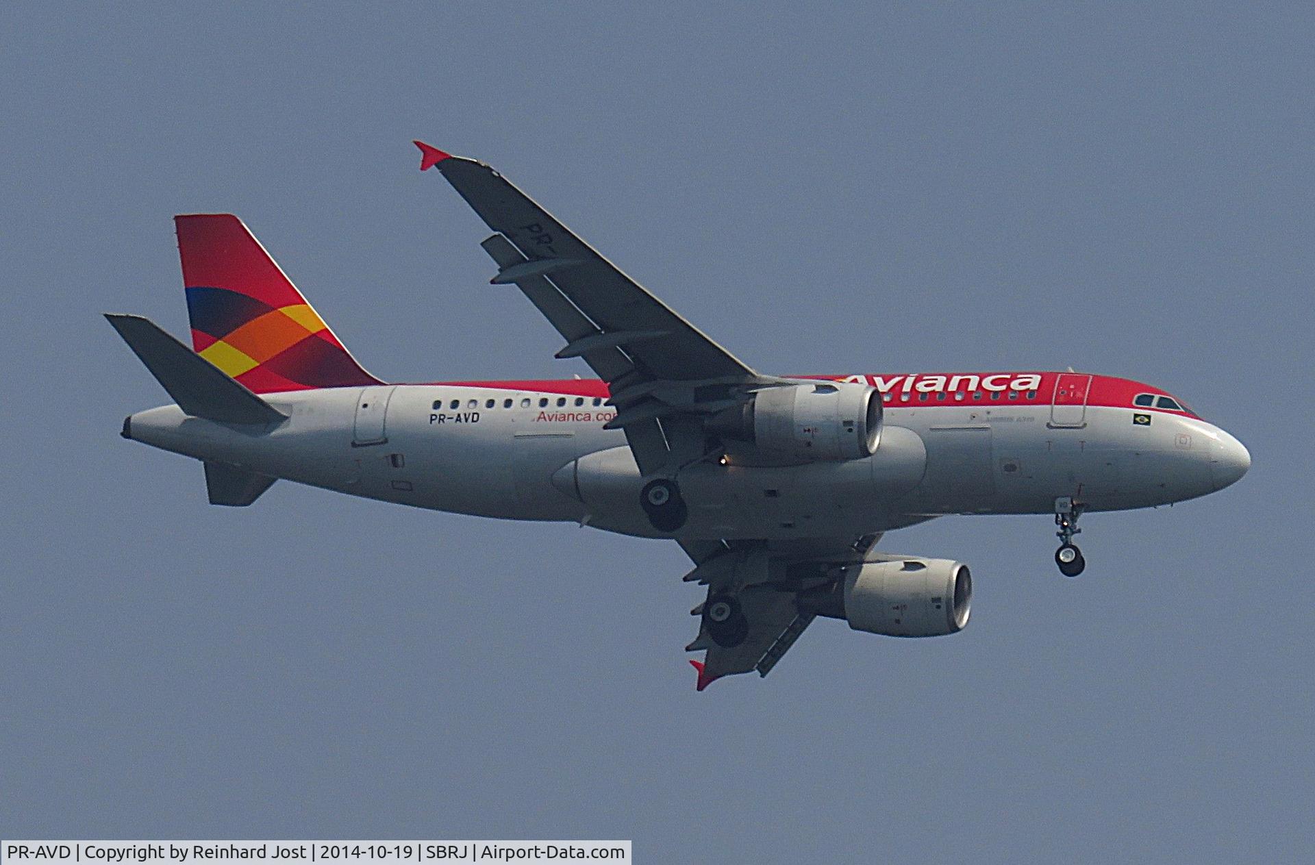 PR-AVD, 2010 Airbus A319-115 C/N 4336, PR-AVD on finals for Rio-Santos Dumont Airport, Brazil