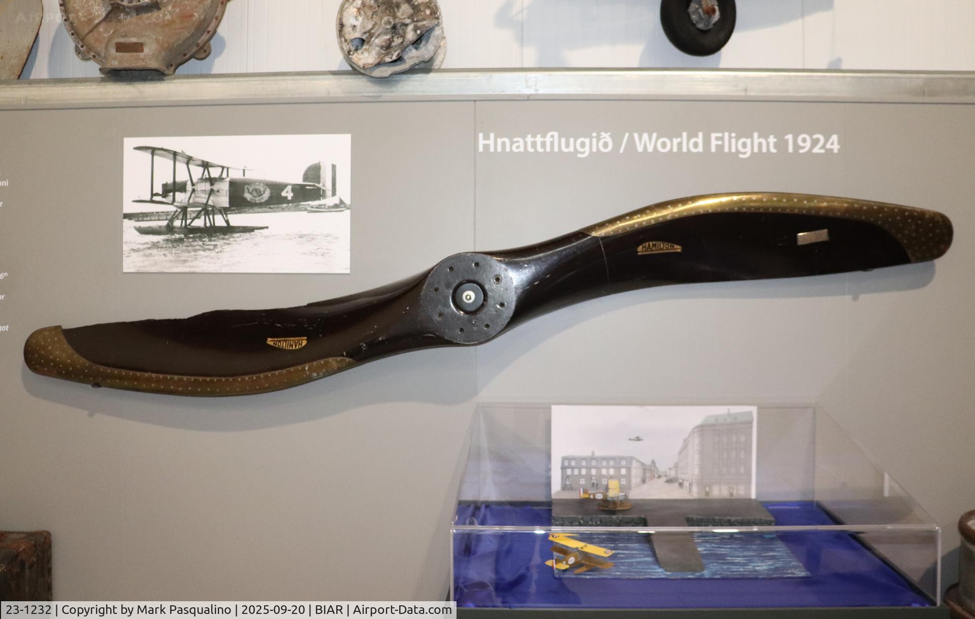 23-1232, Douglas World Cruiser C/N 148, Original propeller from Douglas World Cruiser DWC 