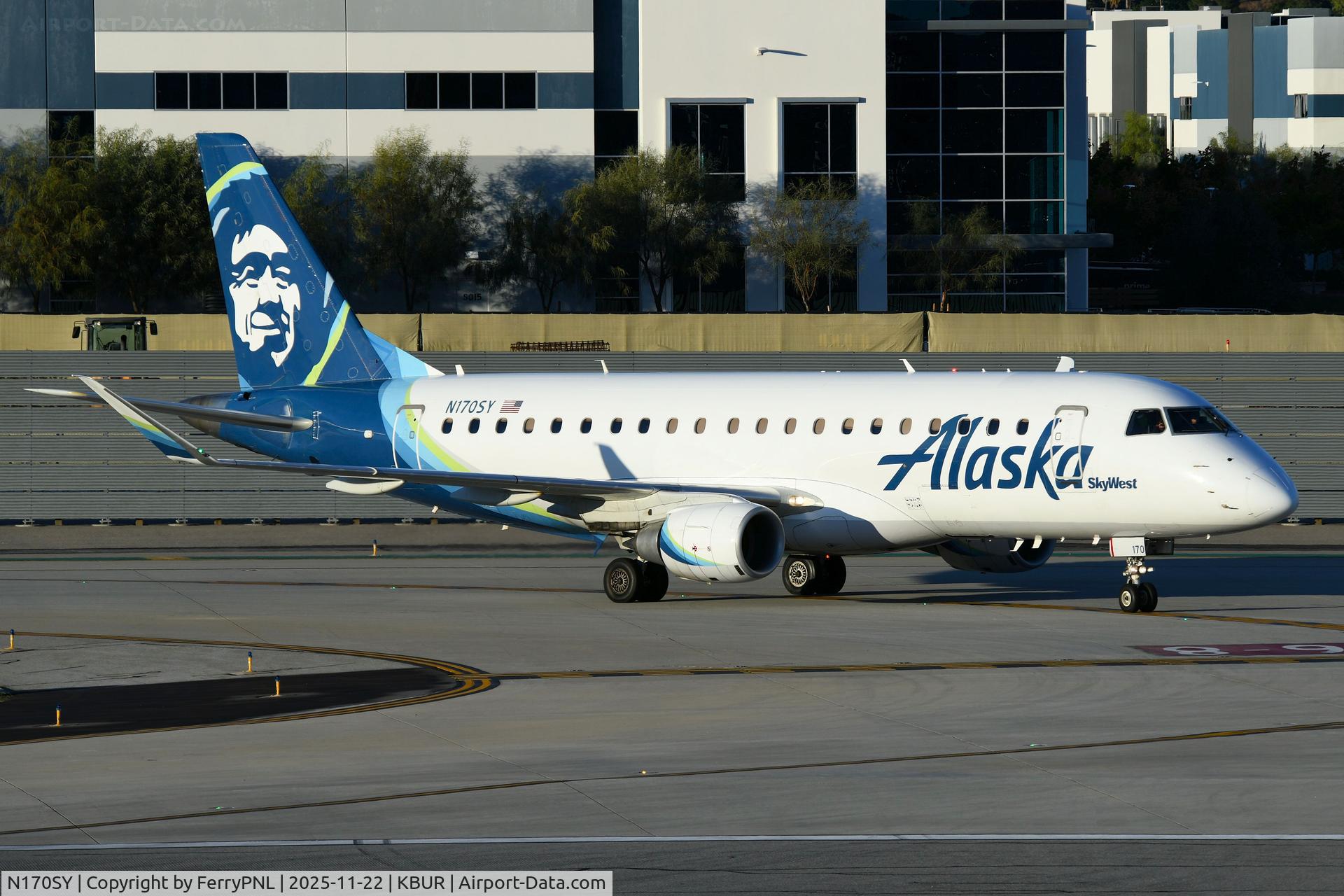 N170SY, 2015 Embraer 175LR (ERJ-170-200LR) C/N 17000483, Alaska ERJ175 arriving in BUR