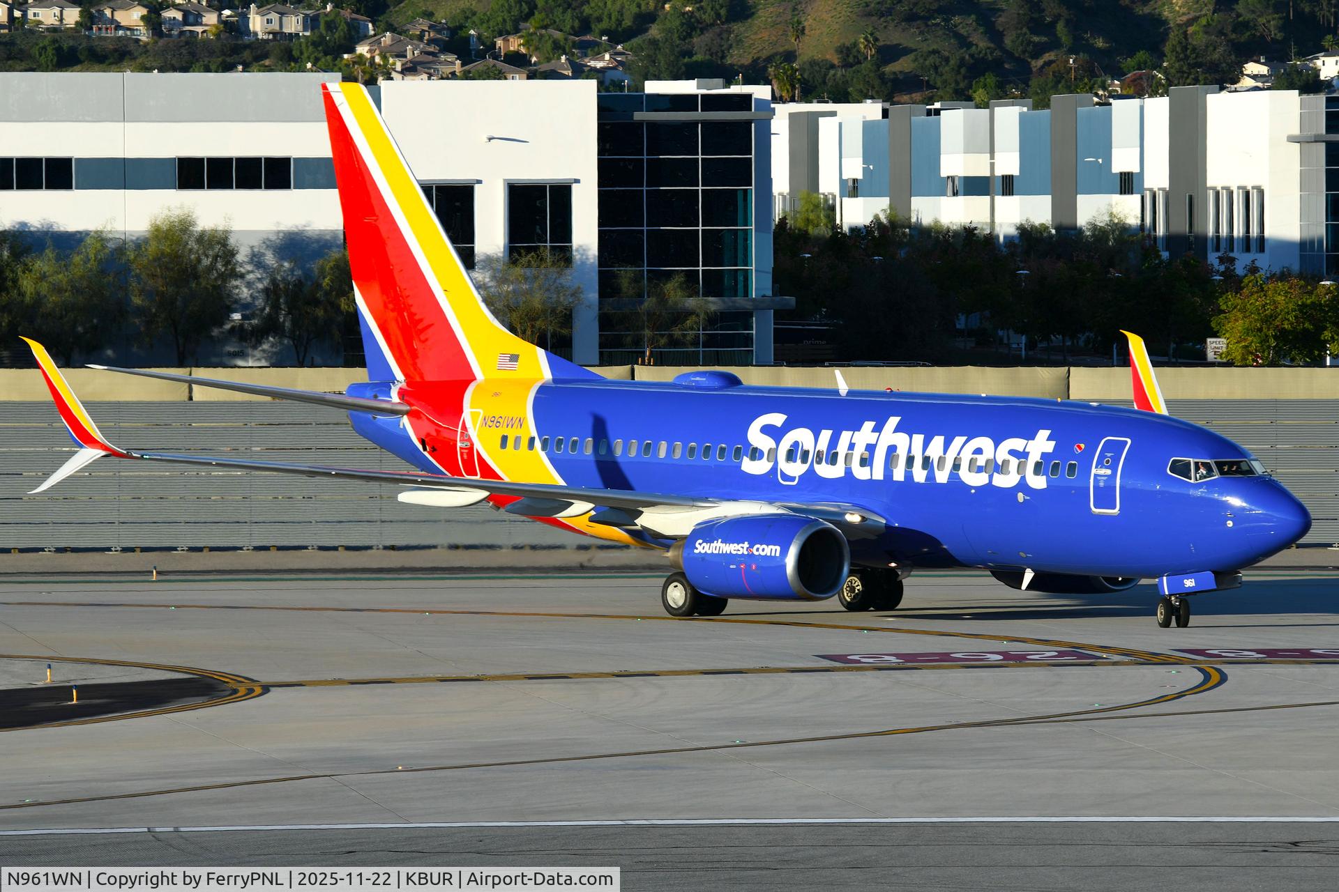 N961WN, 2011 Boeing 737-7H4 C/N 36962, Arrival of Southwest B737