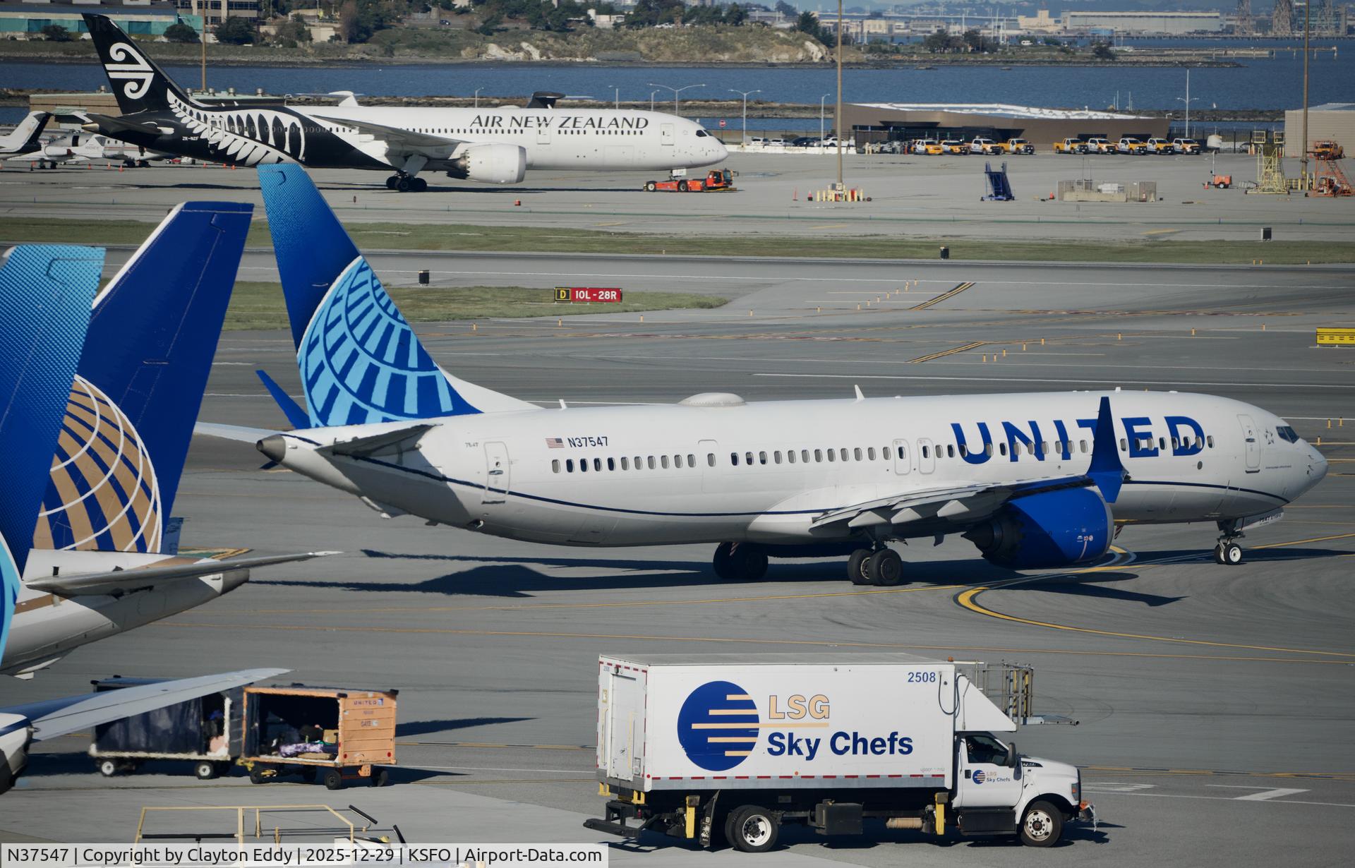 N37547, 2022 Boeing 737-9 MAX C/N 64477, SFO 2025