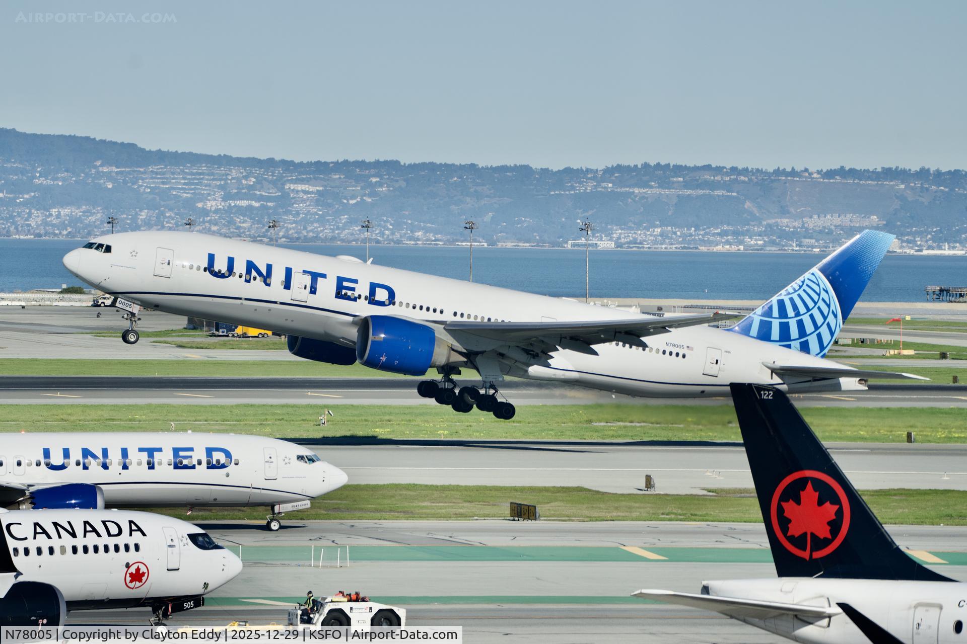 N78005, 1998 Boeing 777-224 C/N 27581, Sky Terrace SFO 2025