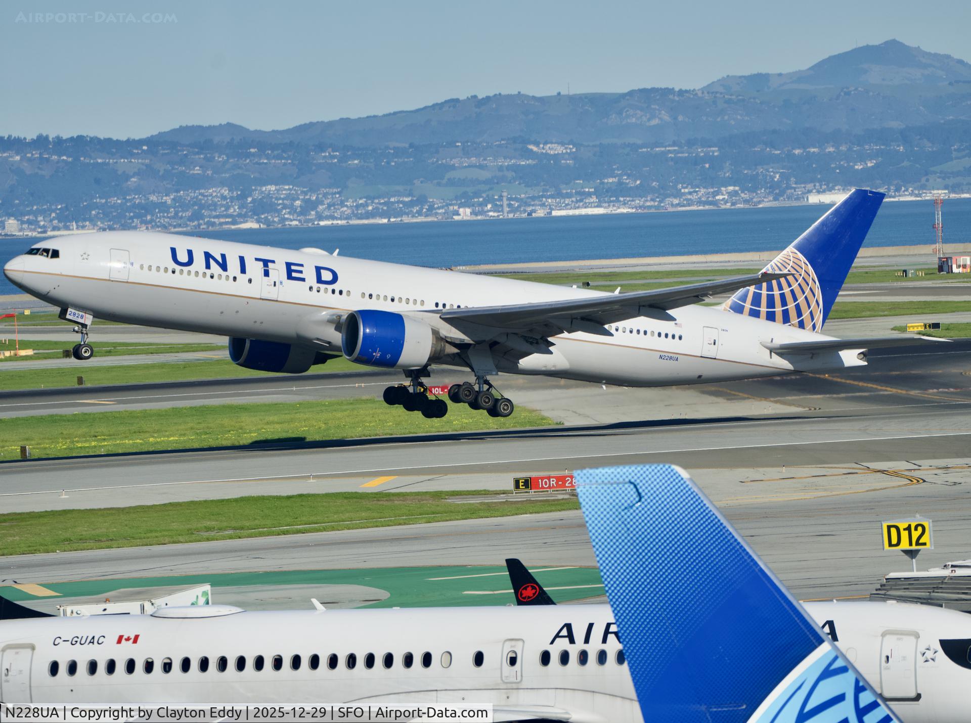 N228UA, 2002 Boeing 777-222 C/N 30556, Sky Terrace SFO 2025