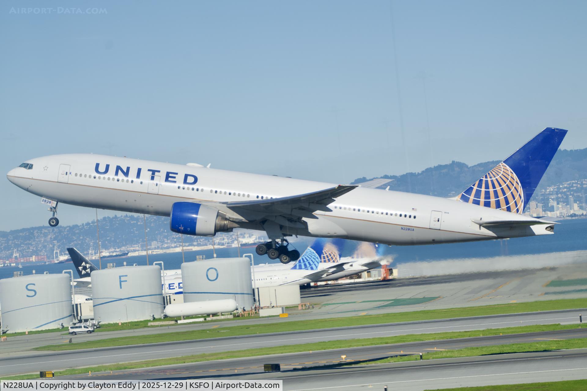 N228UA, 2002 Boeing 777-222 C/N 30556, Sky Terrace SFO 2025