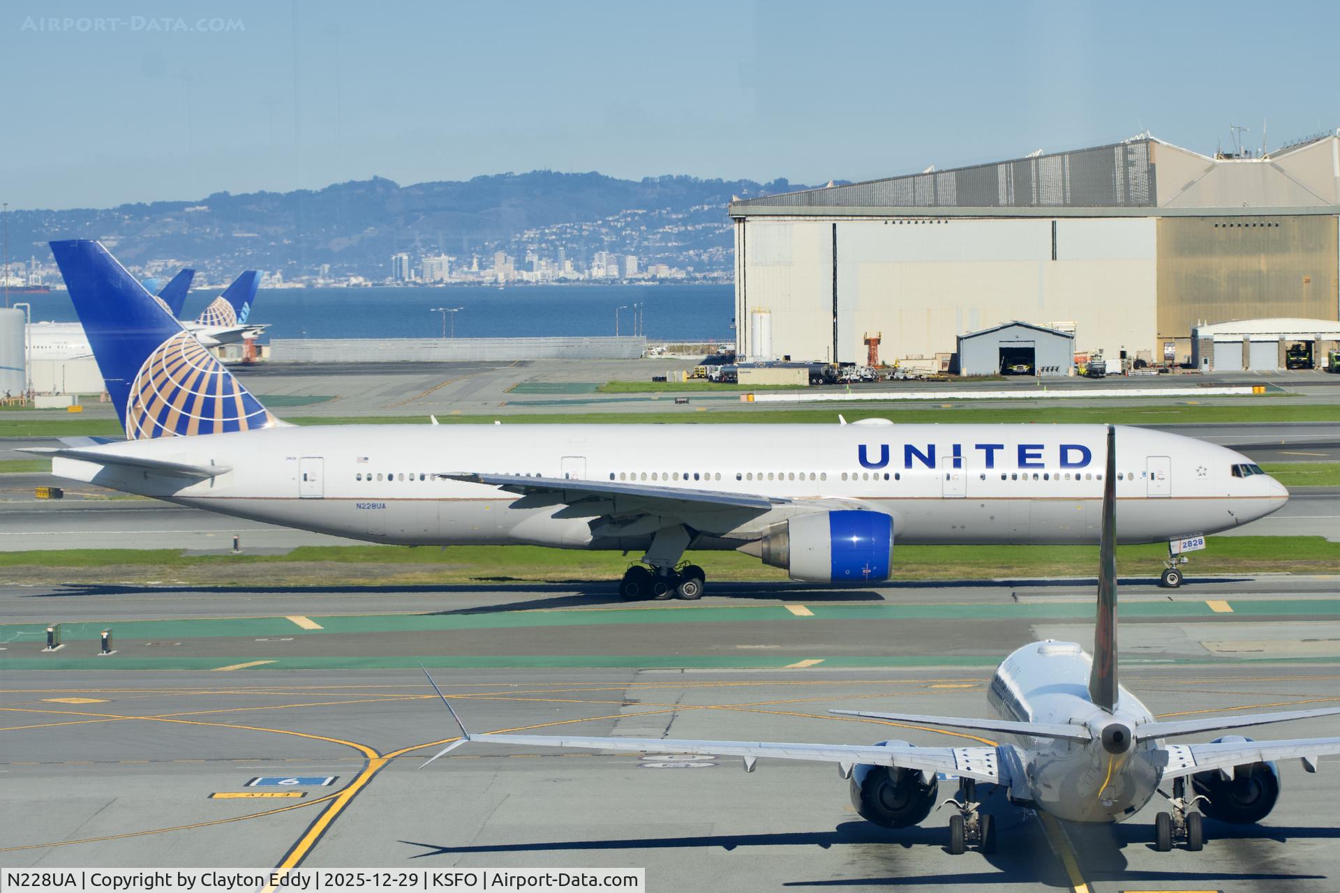 N228UA, 2002 Boeing 777-222 C/N 30556, Sky Terrace SFO 2025