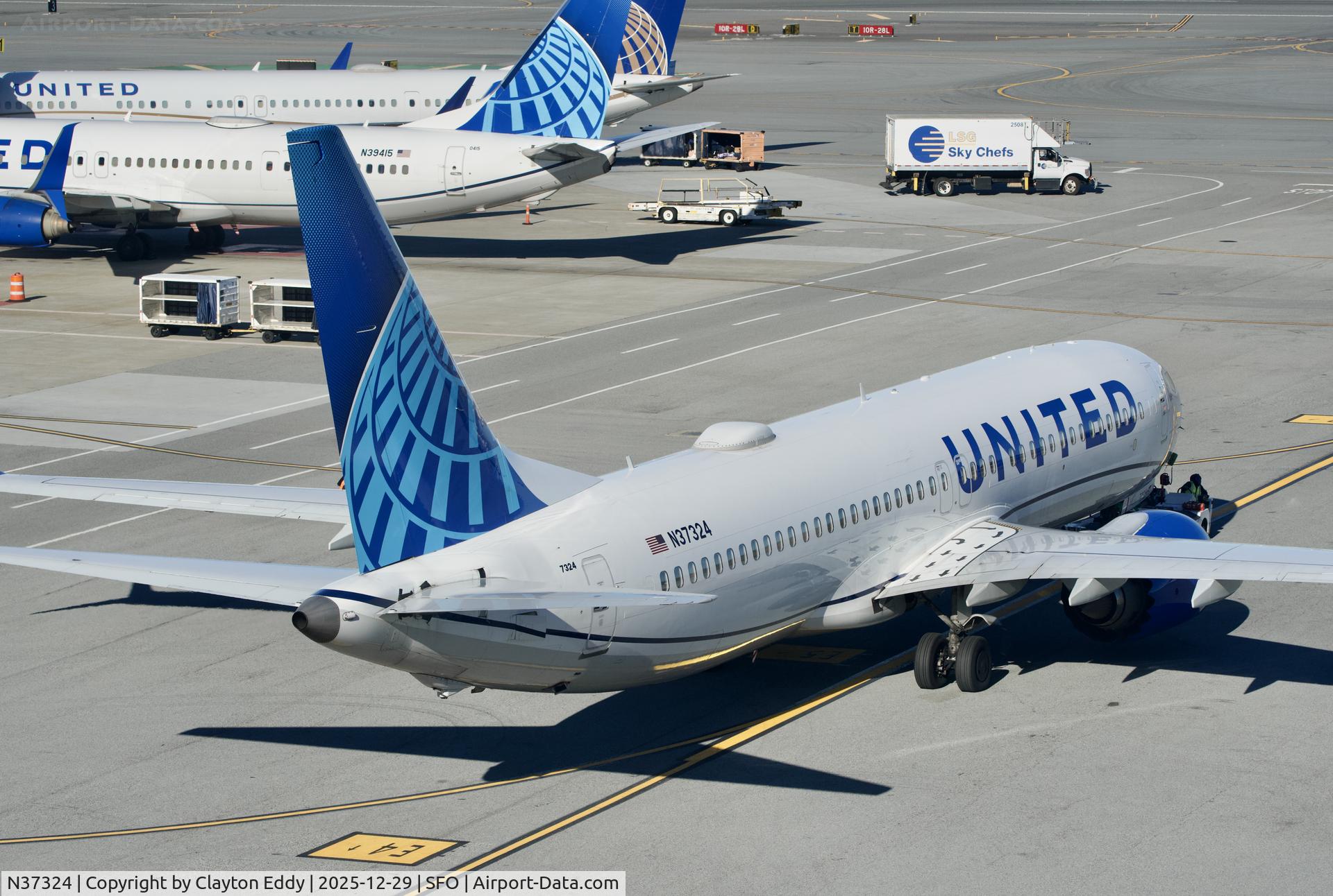 N37324, 2023 Boeing 737-8 MAX C/N 67604, Sky Terrace SFO 2025
