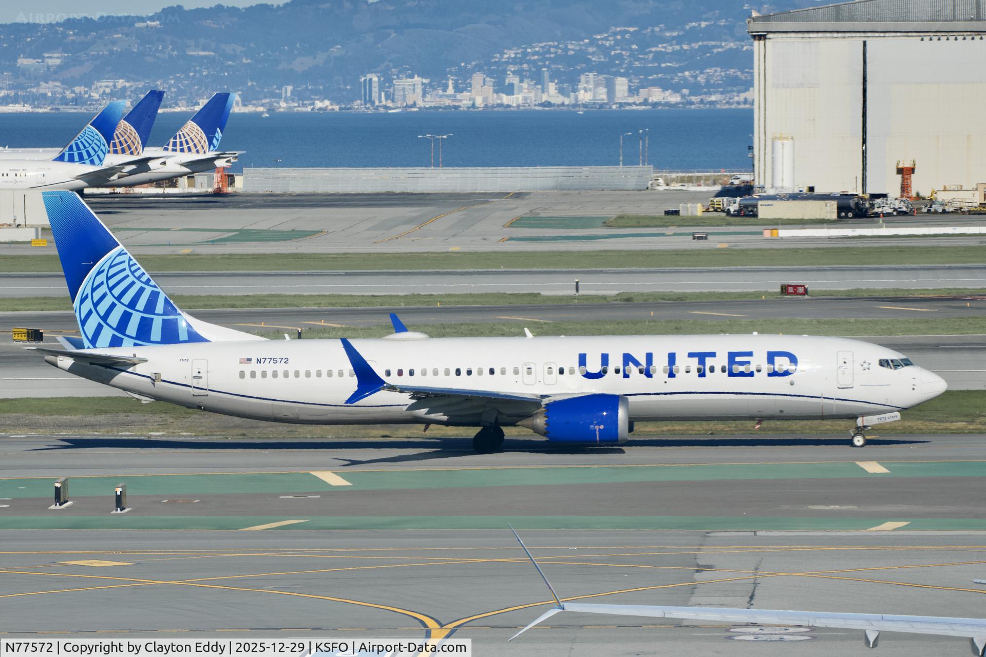 N77572, 2023 Boeing 737-9 MAX C/N 67192, Sky Terrace SFO 2025