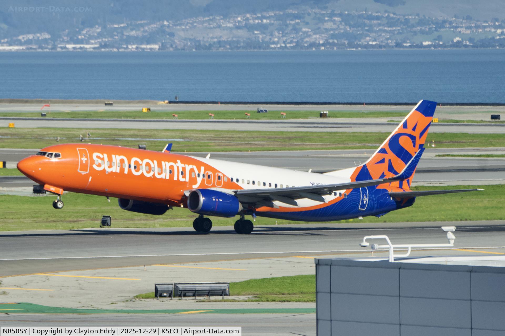 N850SY, 2014 Boeing 737-8KN C/N 40265, Sky Terrace SFO 2025