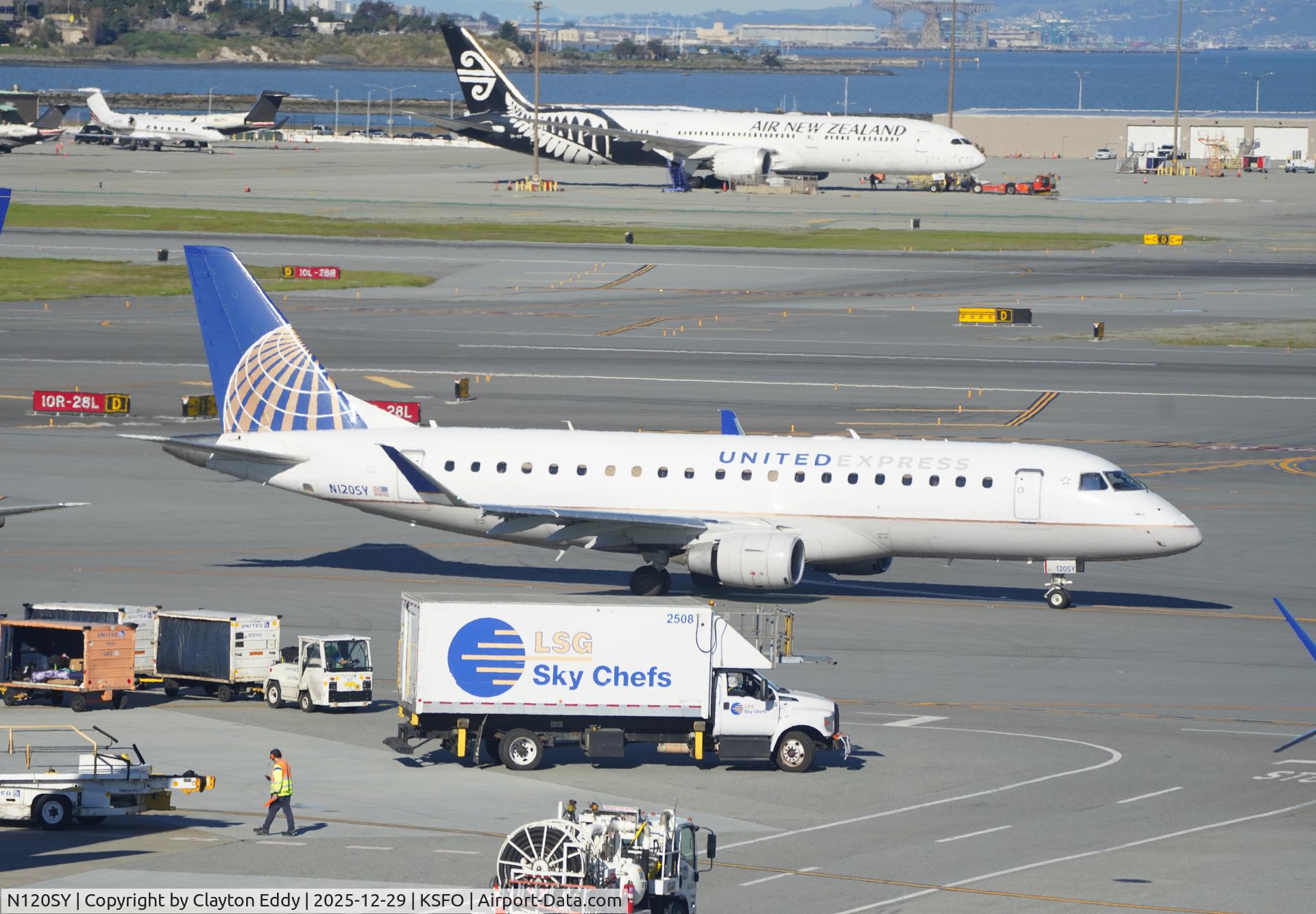 N120SY, 2014 Embraer 175LR (ERJ-170-200LR) C/N 17000425, Sky Terrace SFO 2025