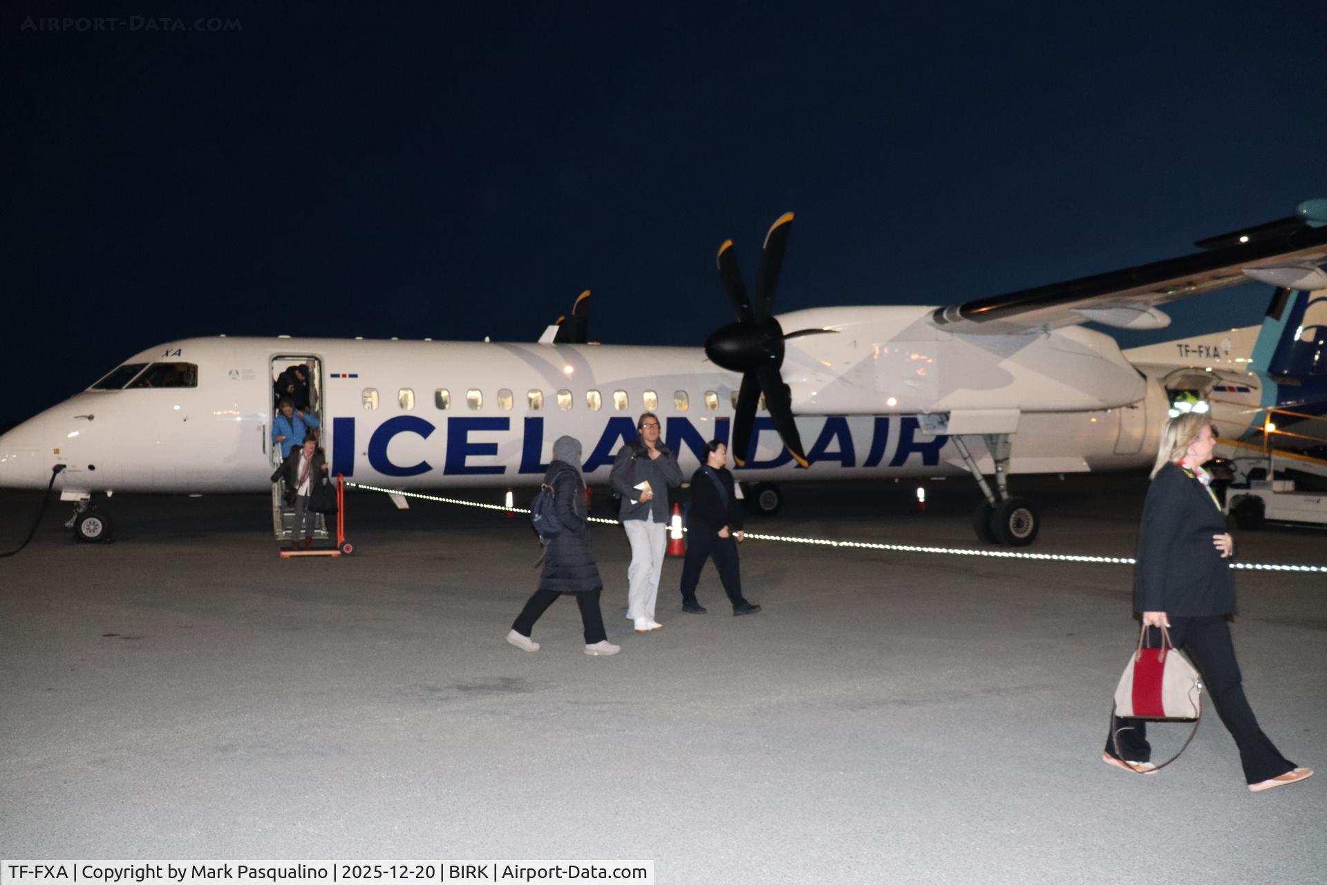 TF-FXA, 2001 Bombardier DHC-8-402 Q400 Dash 8 C/N 4022, DHC-8-402