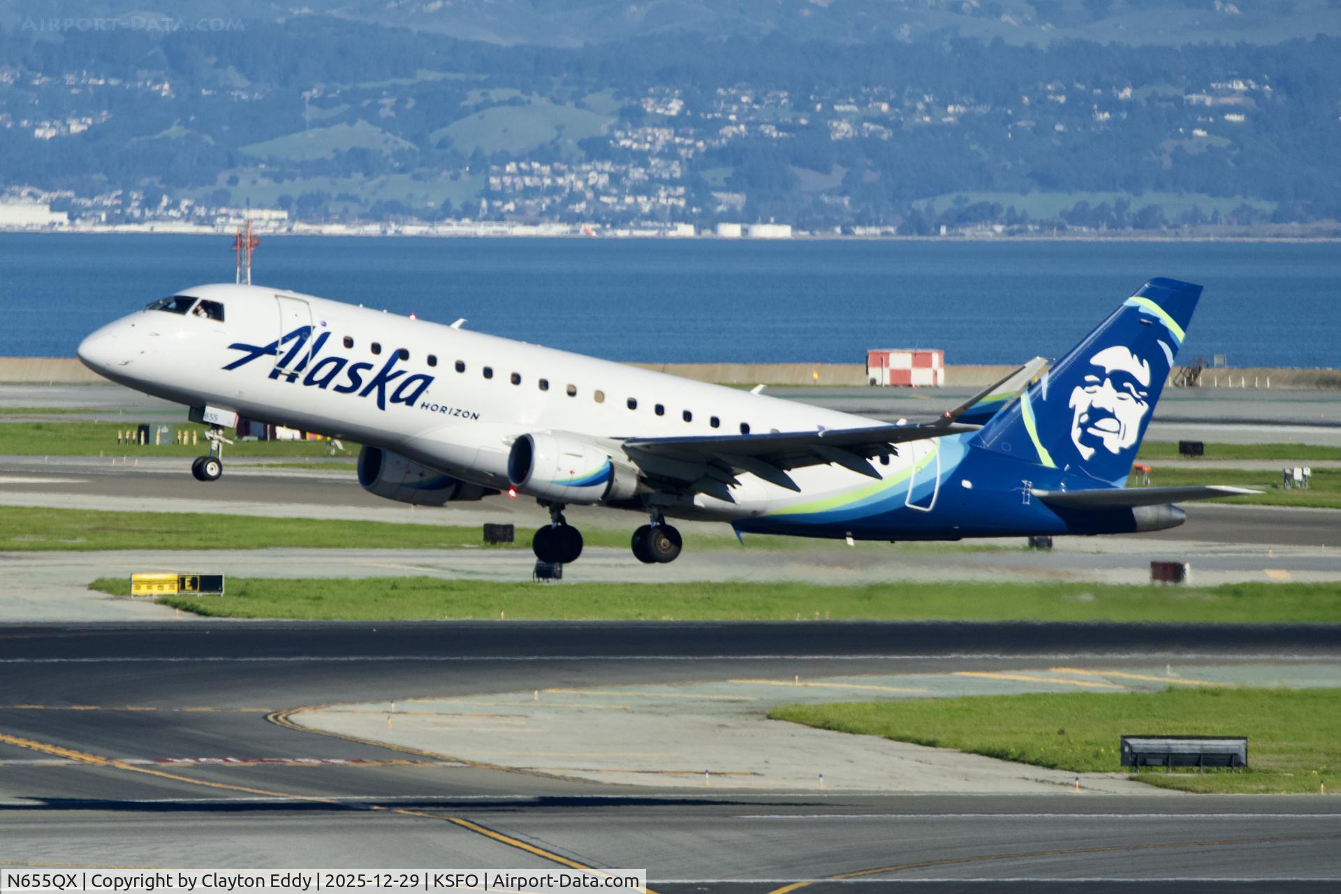 N655QX, 2023 Embraer S A ERJ-175LR  (170-200LR) C/N 17000940, Sky Terrace SFO 2025