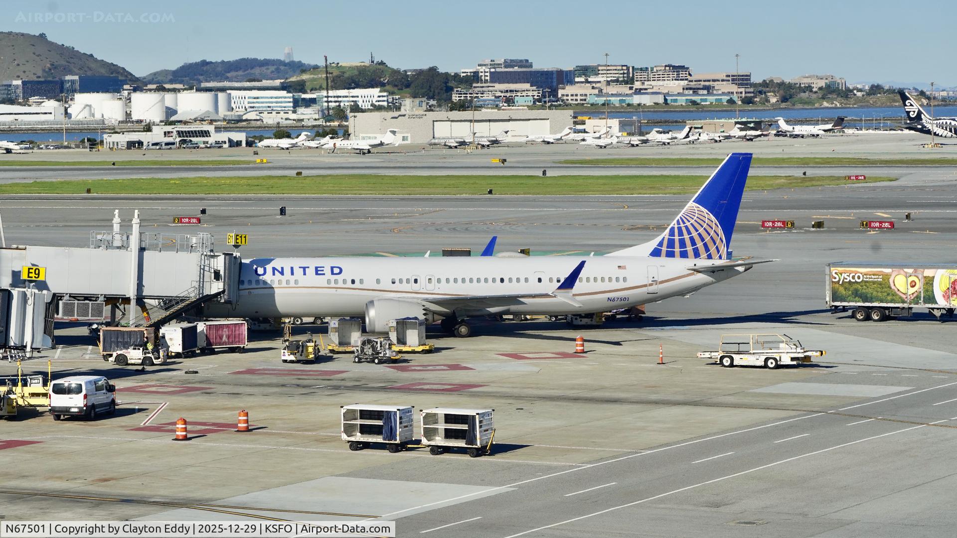 N67501, 2018 Boeing 737-9 MAX C/N 43430, Sky Terrace SFO 2025