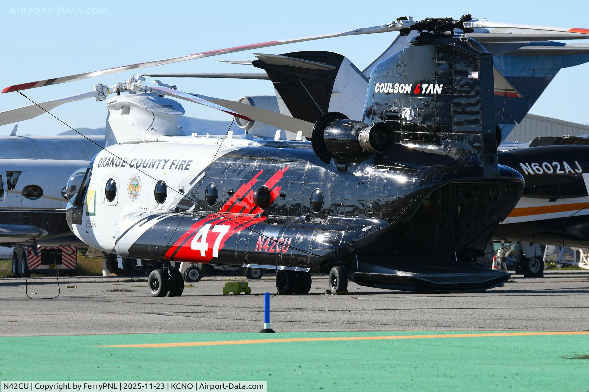 N42CU, 1992 Boeing Vertol CH-47D Chinook C/N M.3419, Orange County Fire Chinook standy-by for a mission, operated by Coulson & Tan