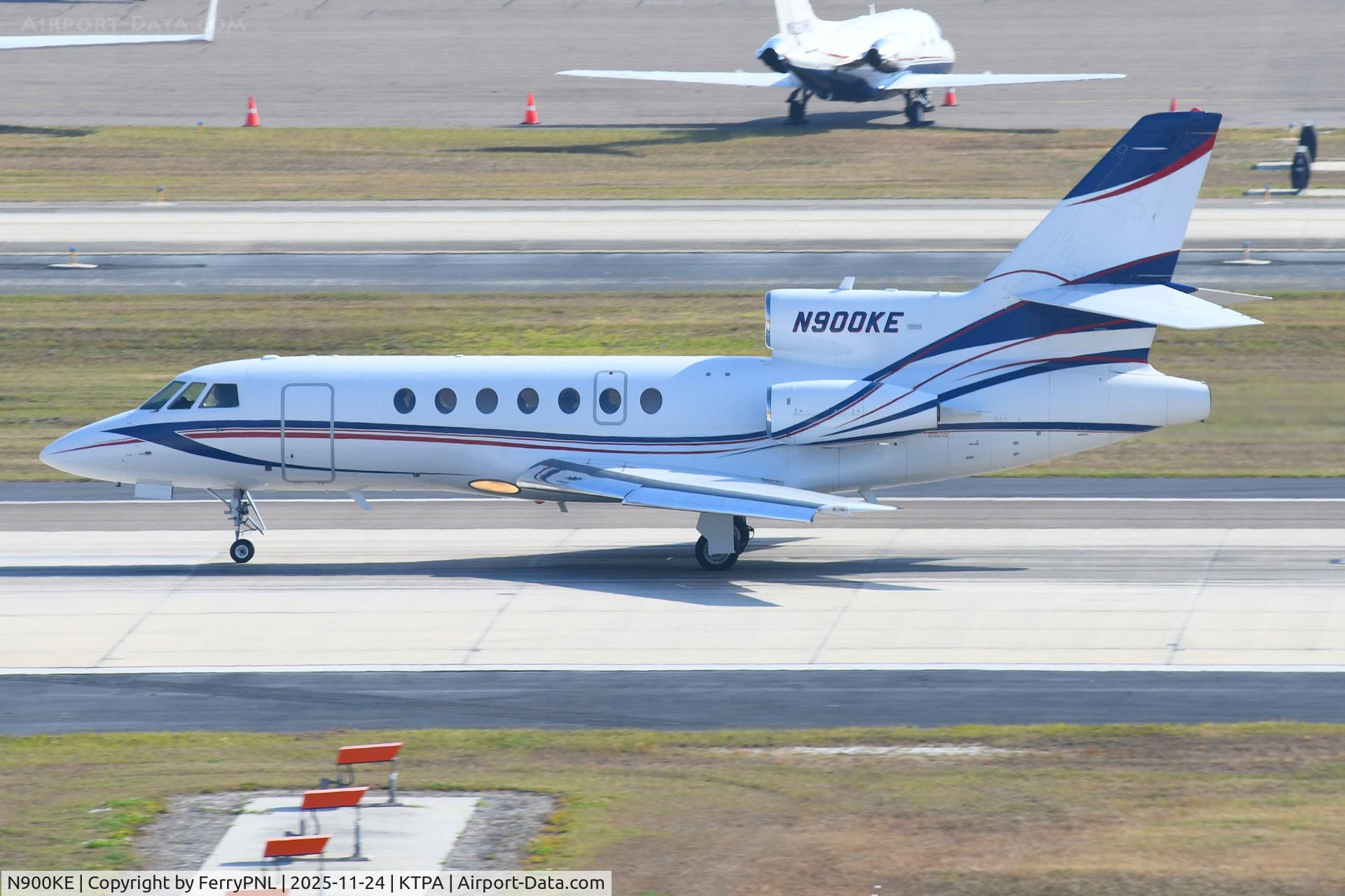 N900KE, 1986 Dassault-Breguet Falcon 50 C/N 052, Fallcon 50 departing TPA.