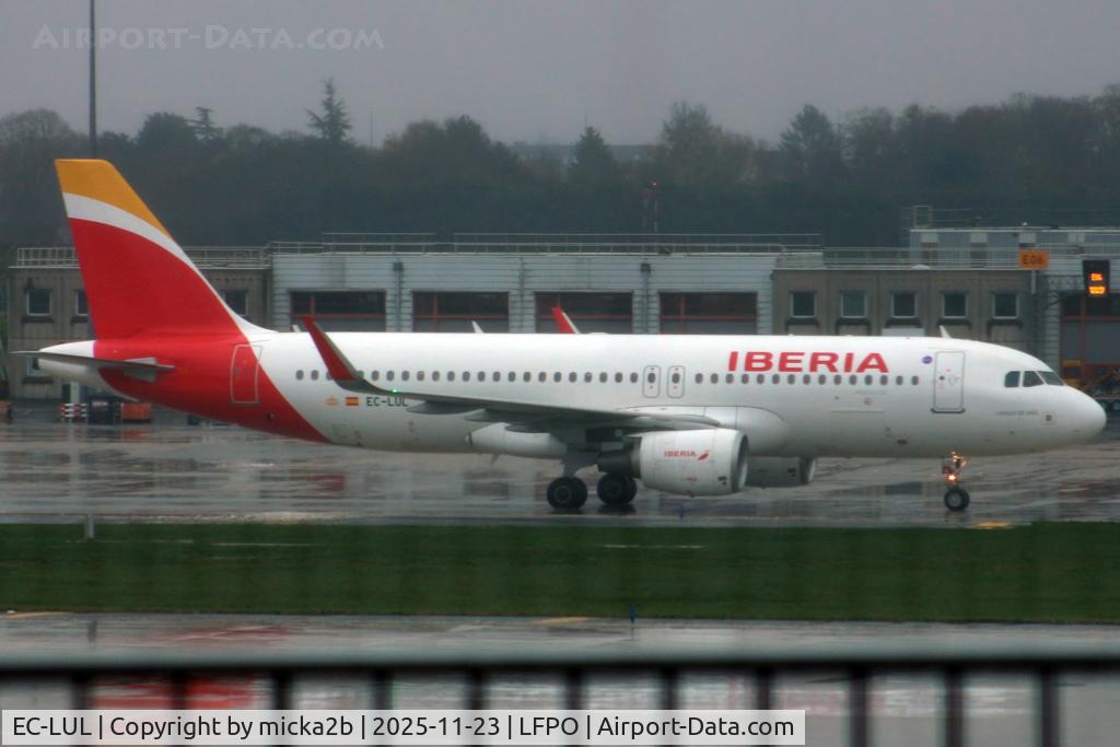 EC-LUL, 2013 Airbus A320-216 C/N 5486, Taxiing